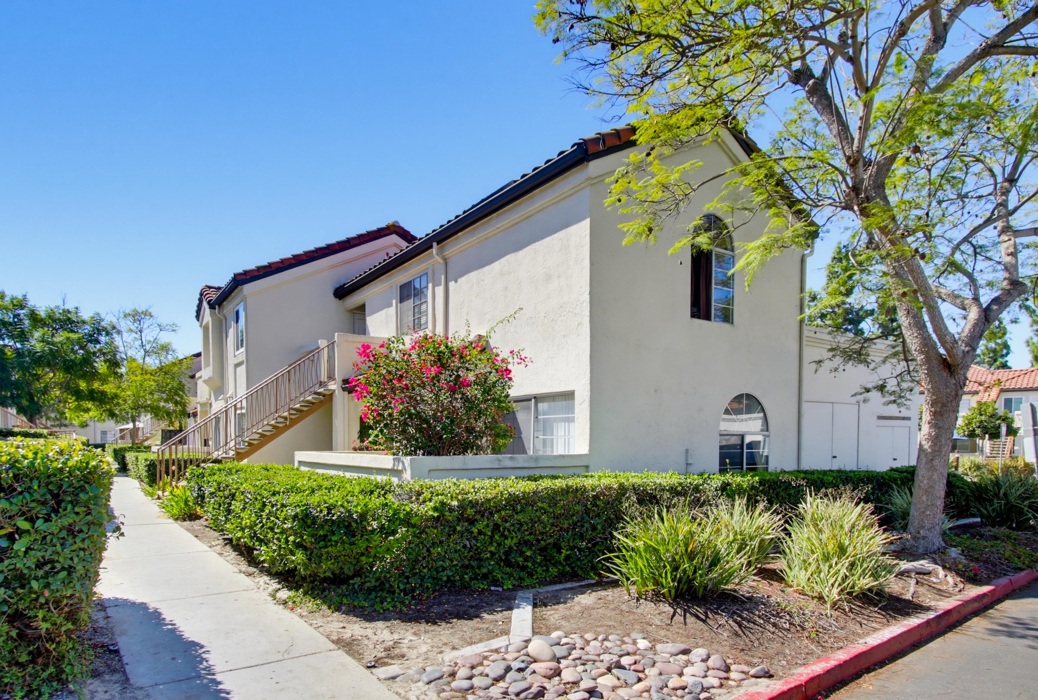 Virtual tour photo 1 of 33 for 748 Eastshore Terrace