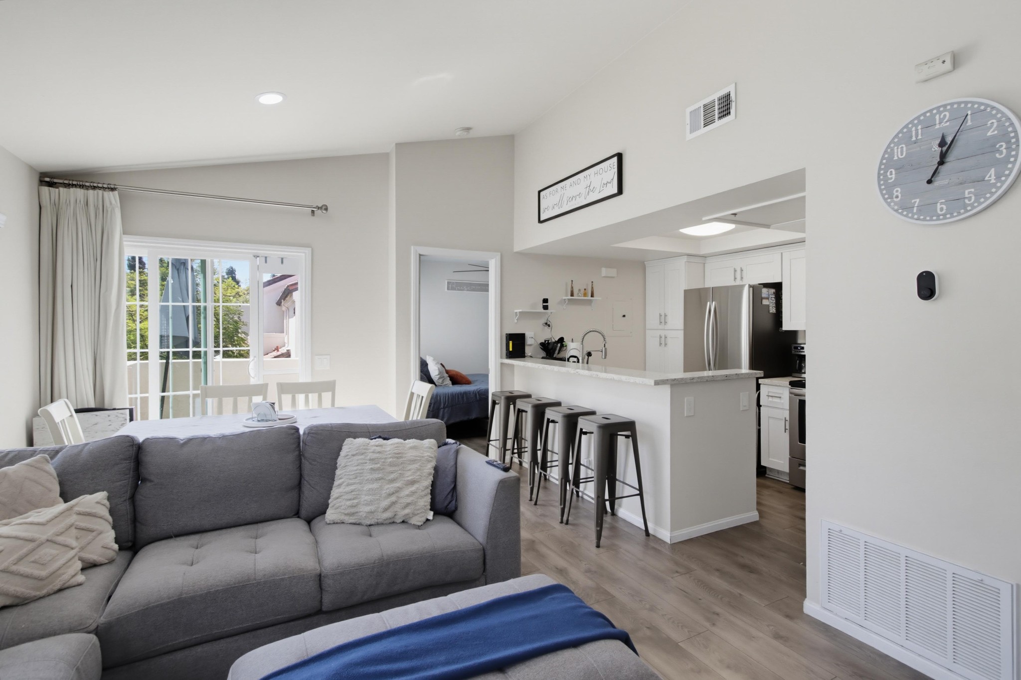 Virtual tour photo 6 of 33 for 748 Eastshore Terrace
