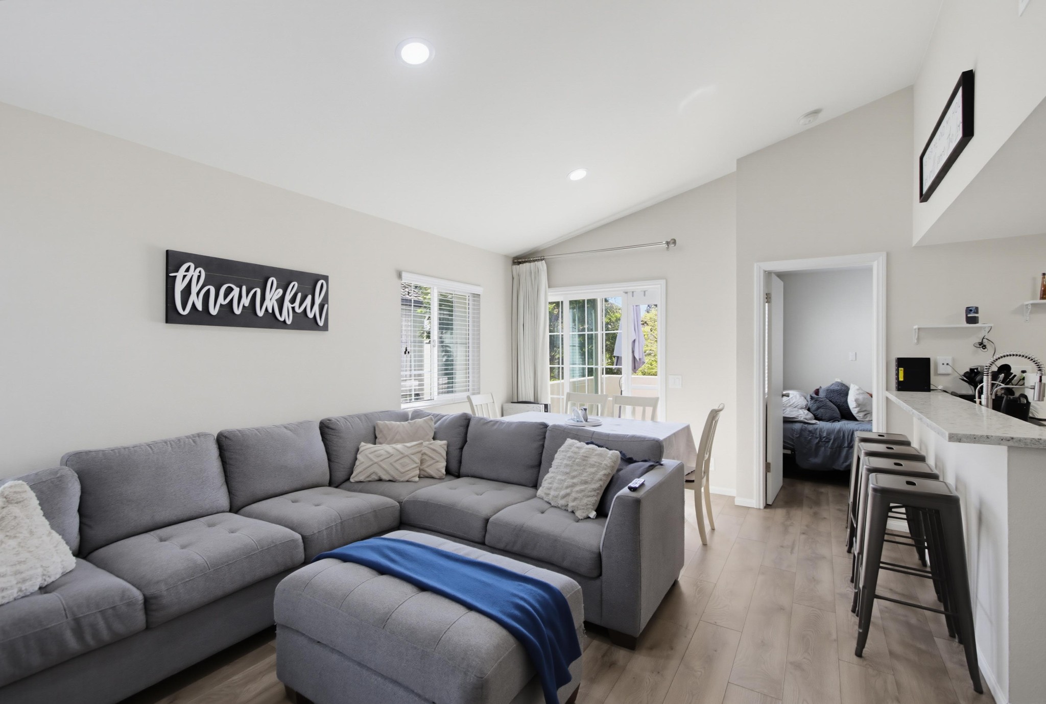 Virtual tour photo 7 of 33 for 748 Eastshore Terrace