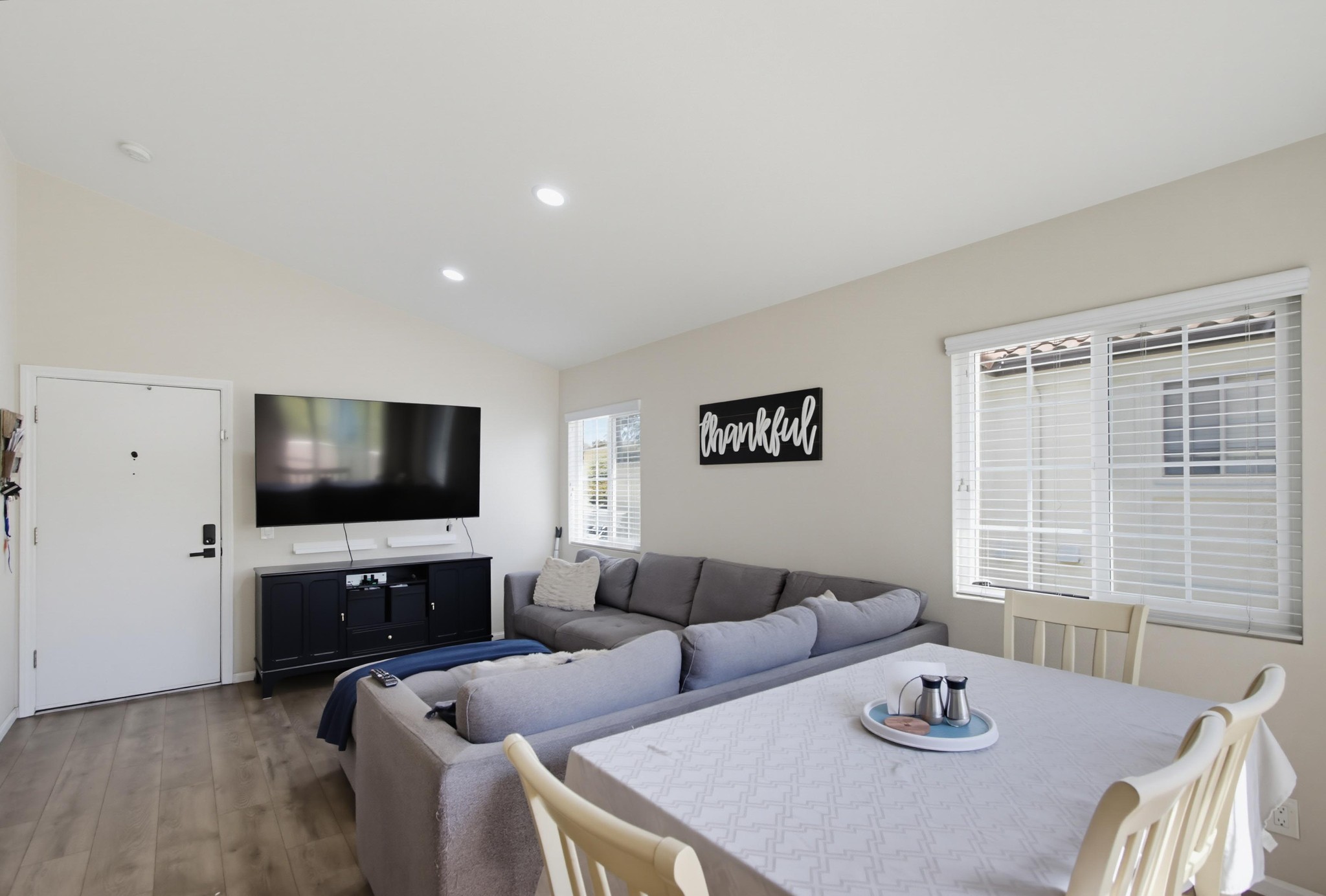 Virtual tour photo 9 of 33 for 748 Eastshore Terrace
