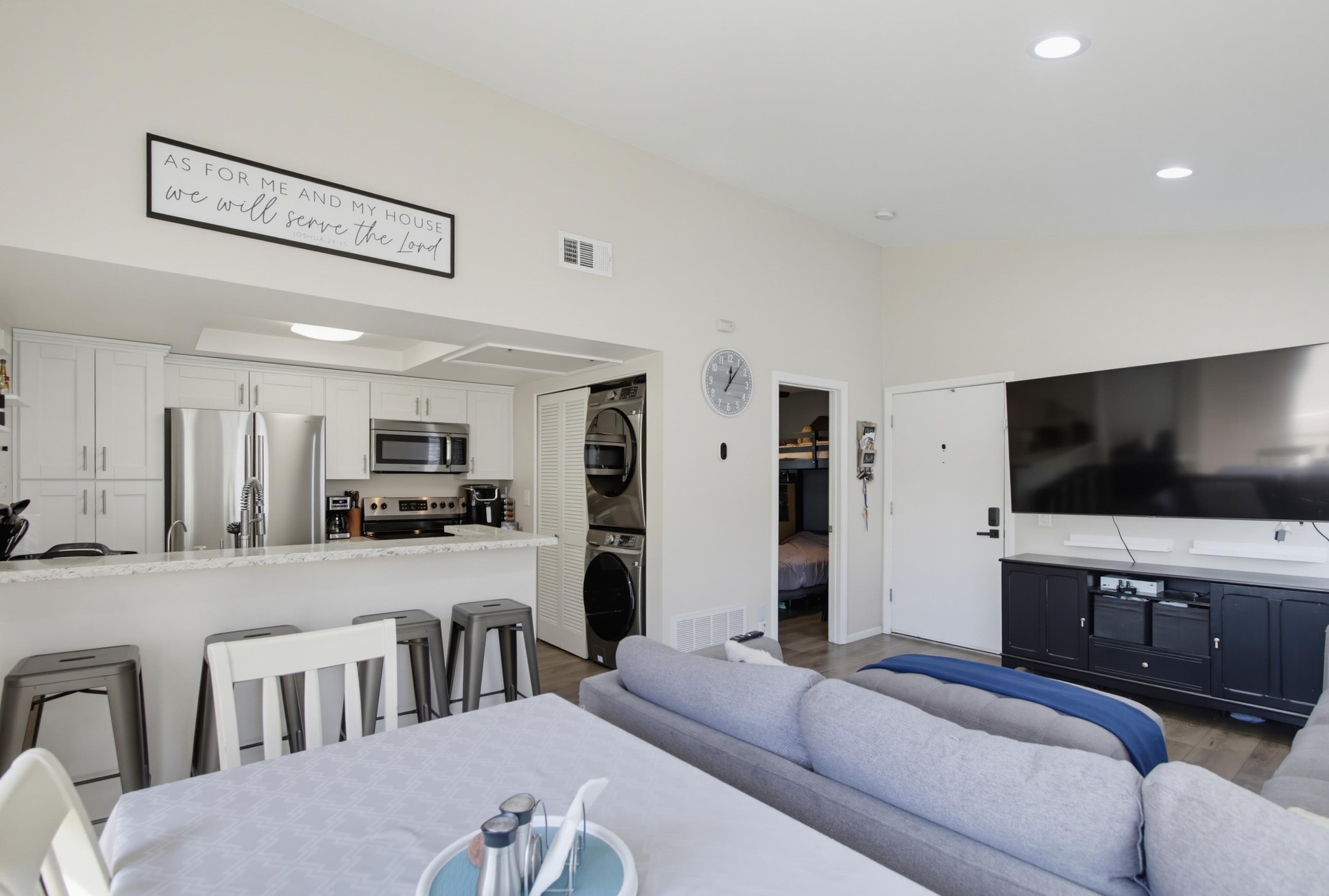 Virtual tour photo 10 of 33 for 748 Eastshore Terrace