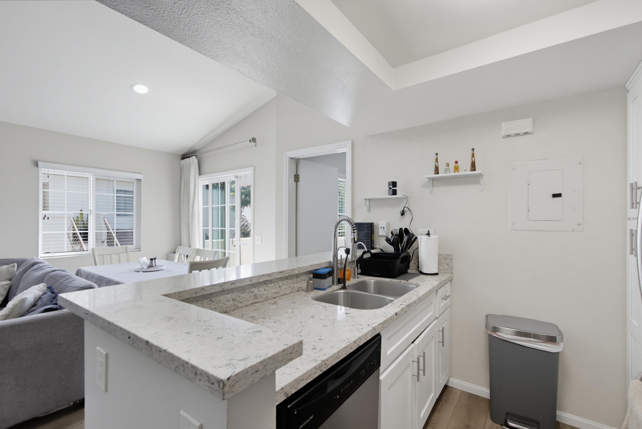 Virtual tour photo 13 of 33 for 748 Eastshore Terrace