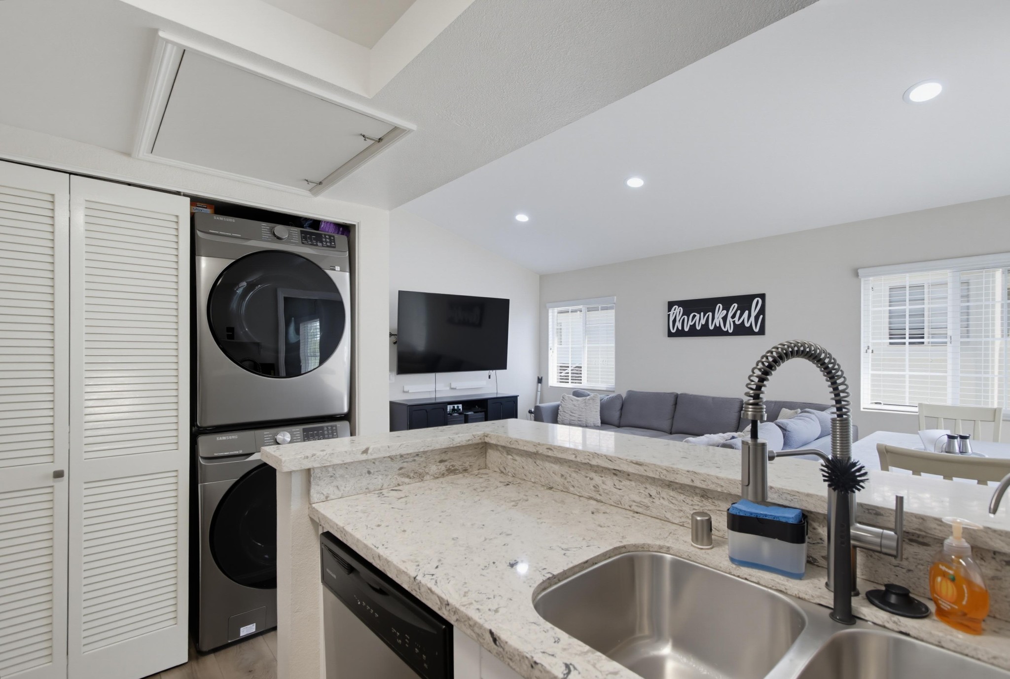 Virtual tour photo 14 of 33 for 748 Eastshore Terrace