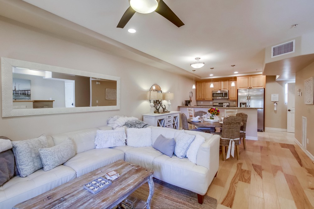 Virtual tour photo 10 of 34 for 749 Diamond St