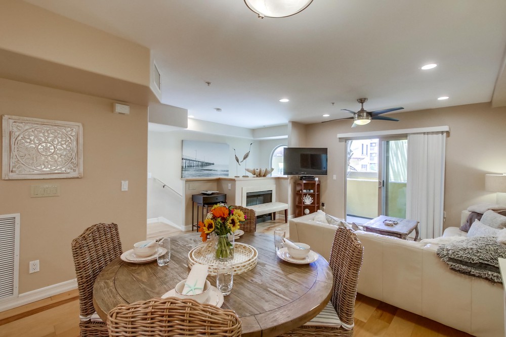 Virtual tour photo 13 of 34 for 749 Diamond St