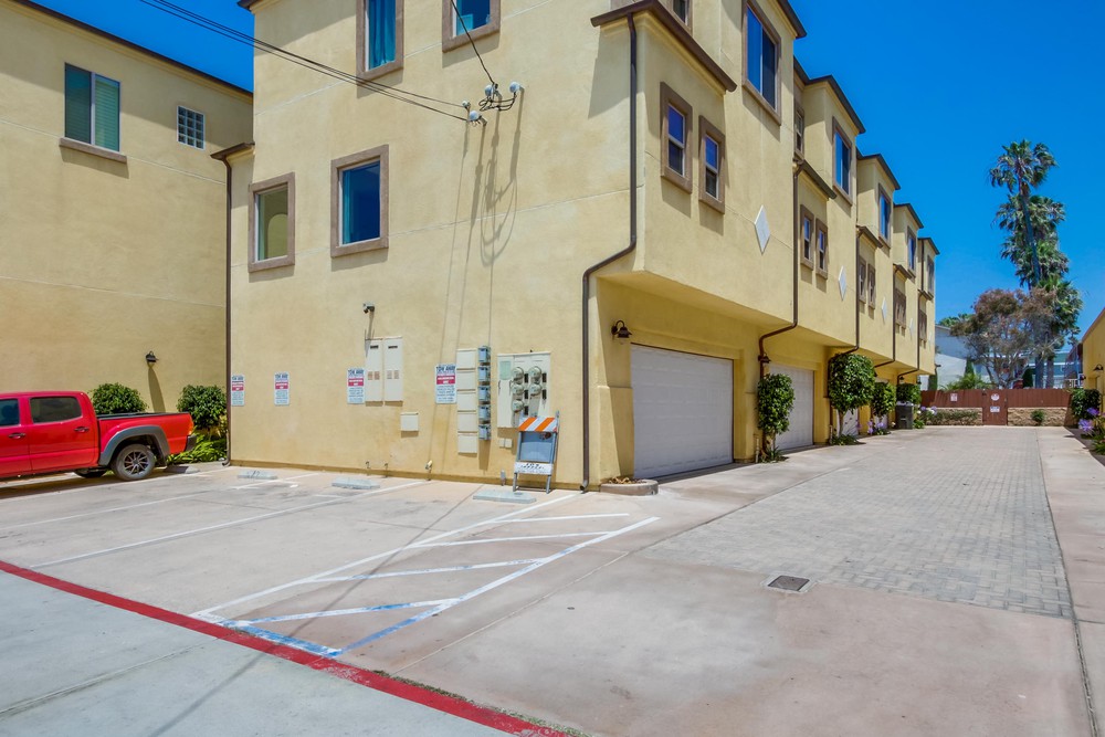 Virtual tour photo 33 of 34 for 749 Diamond St