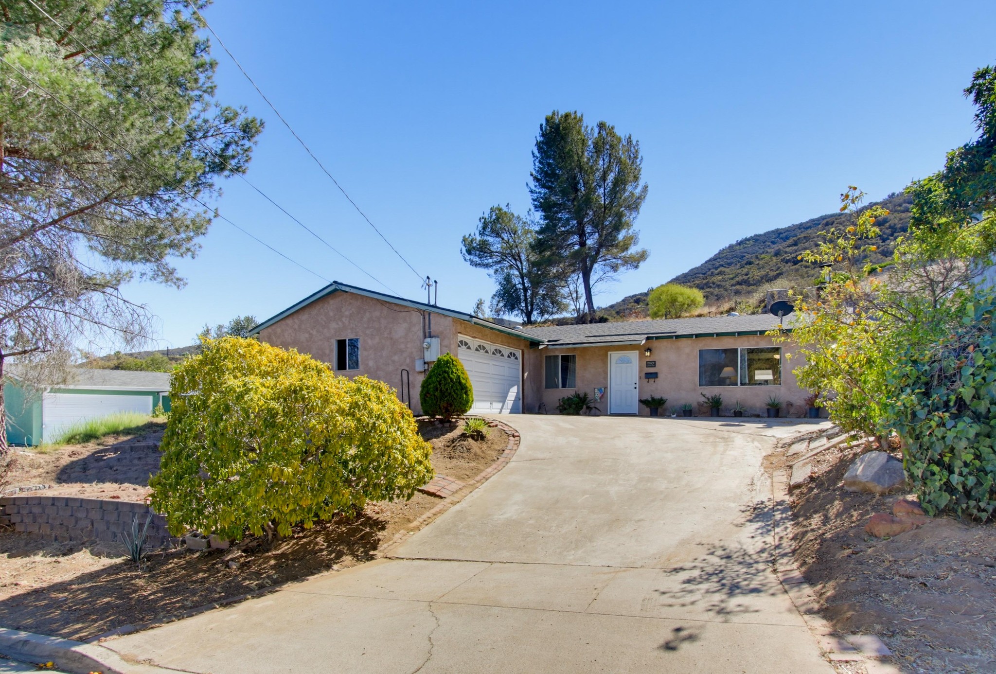 Virtual tour photo 1 of 40 for 7495 Shantung Dr