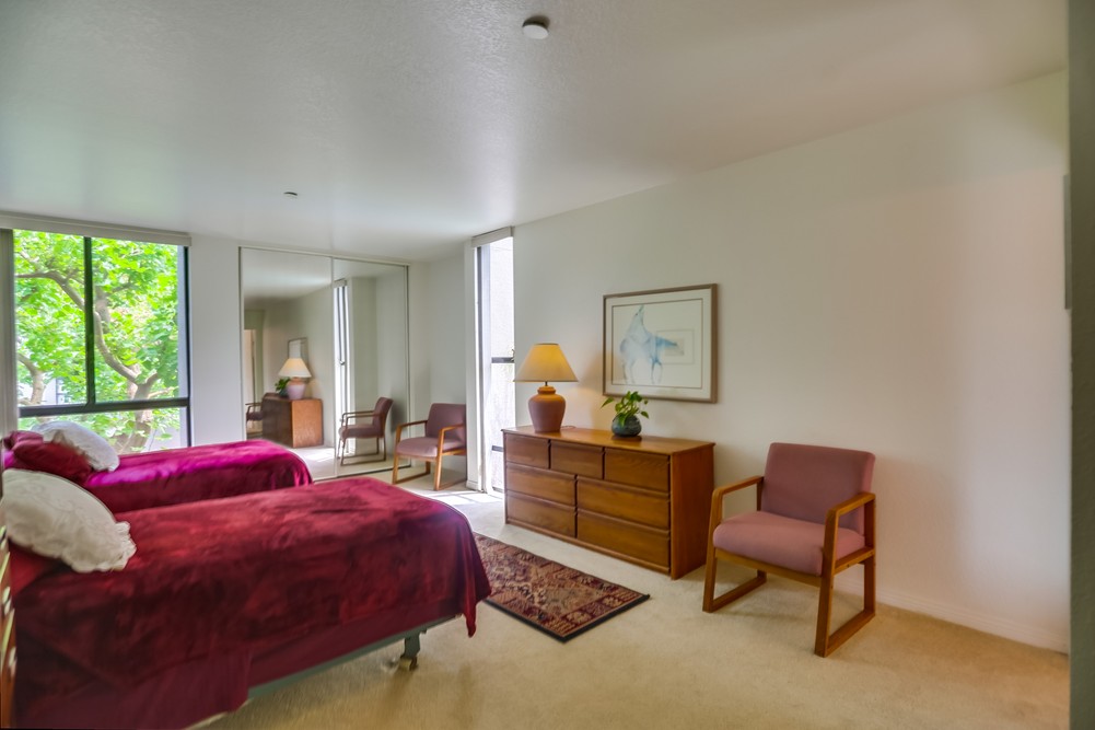 Virtual tour photo 16 of 47 for 750 State St #226
