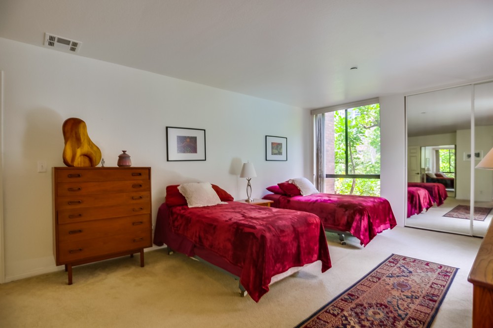 Virtual tour photo 17 of 47 for 750 State St #226