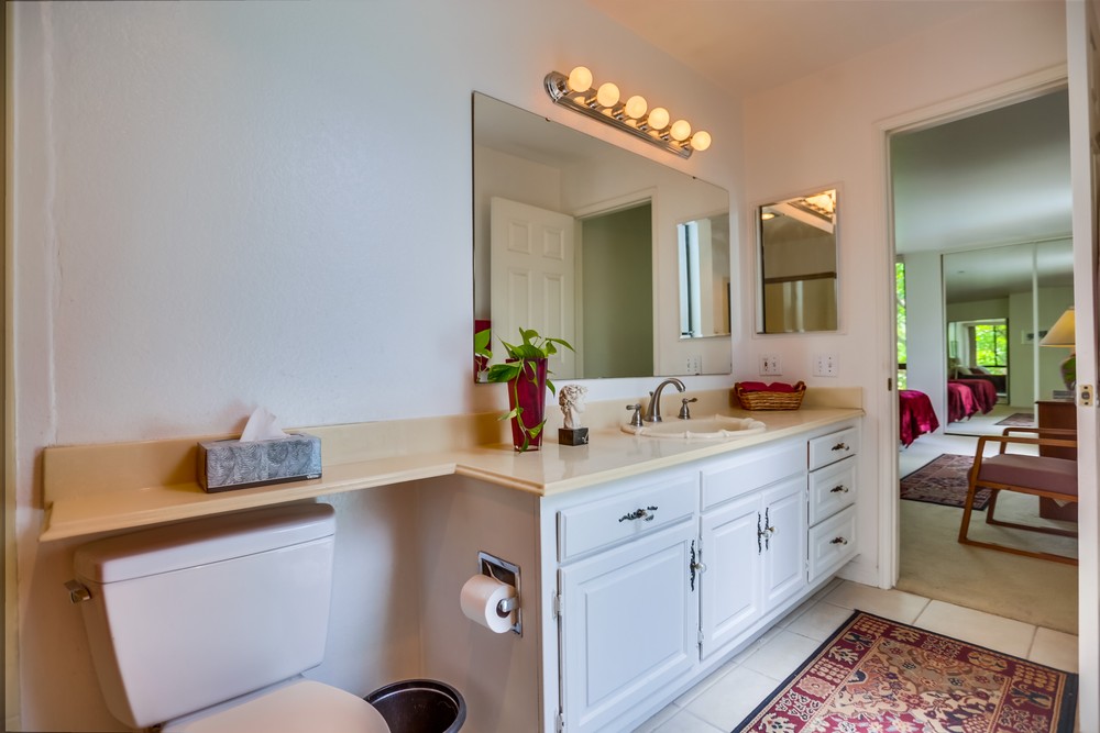Virtual tour photo 22 of 47 for 750 State St #226