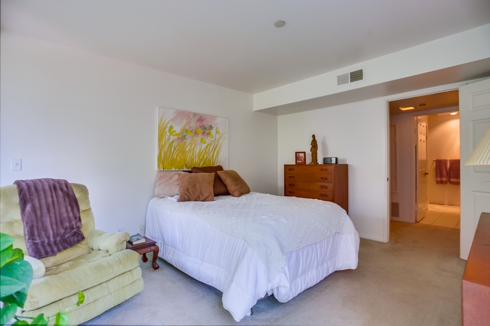 Virtual tour photo 25 of 47 for 750 State St #226