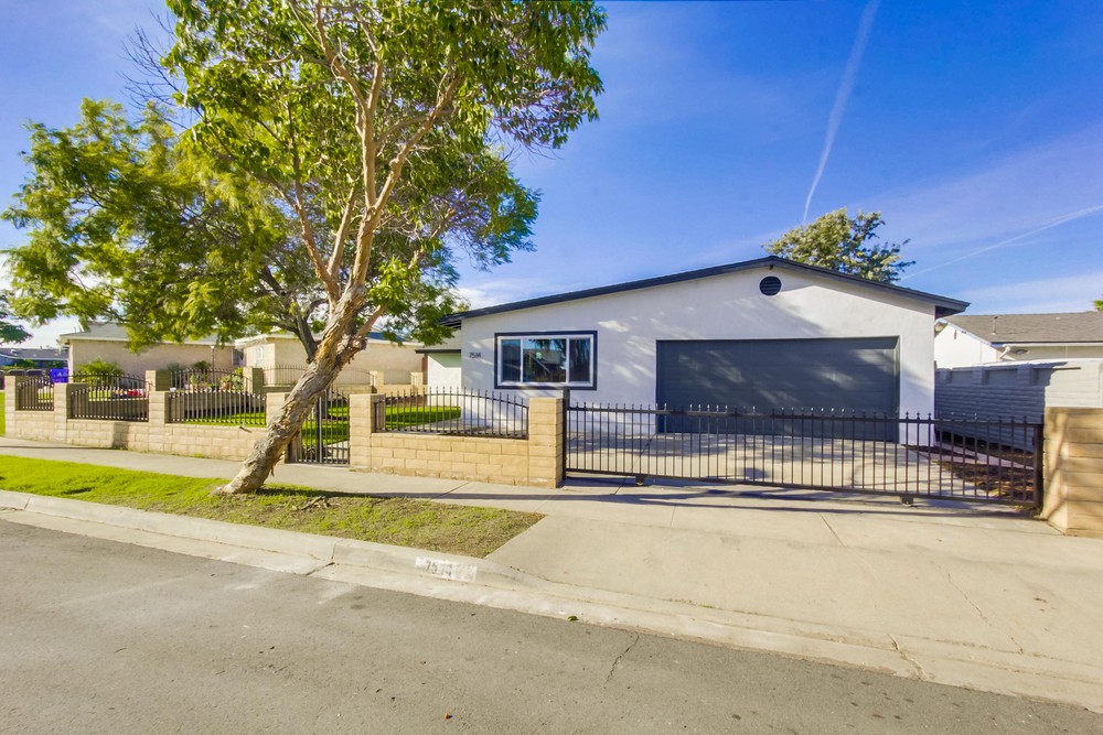 Virtual tour photo 3 of 38 for 7514 Careybrook Ln