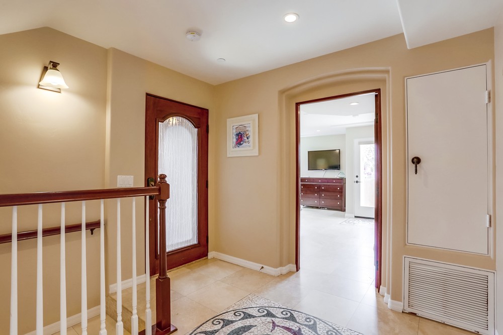 Virtual tour photo 19 of 40 for 754 Devon Ct