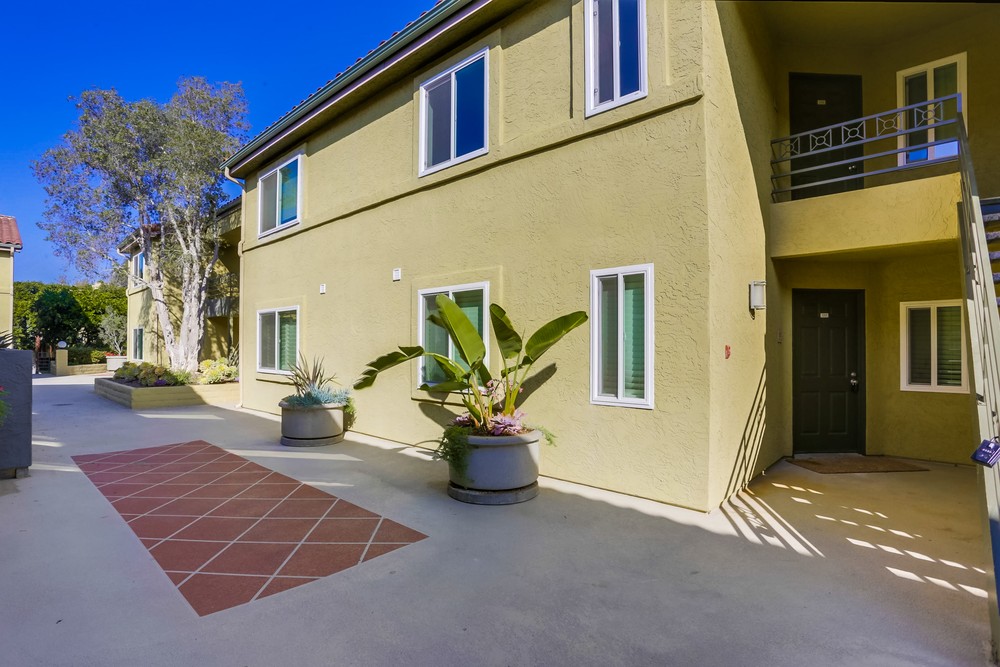 Virtual tour photo 4 of 37 for 7545 Charmant Dr UNIT 1205