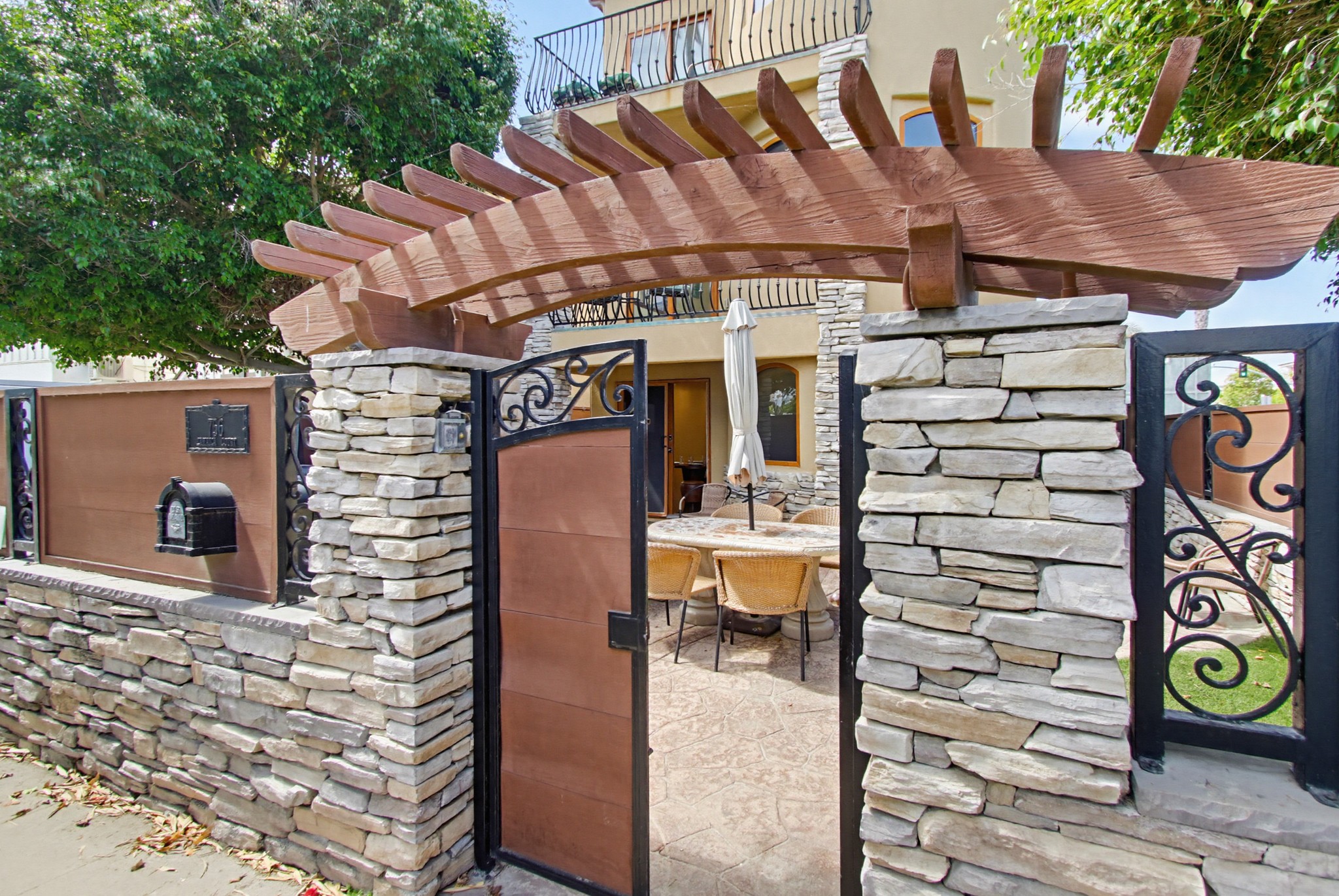 Virtual tour photo 1 of 106 for 756 Jamaica Ct