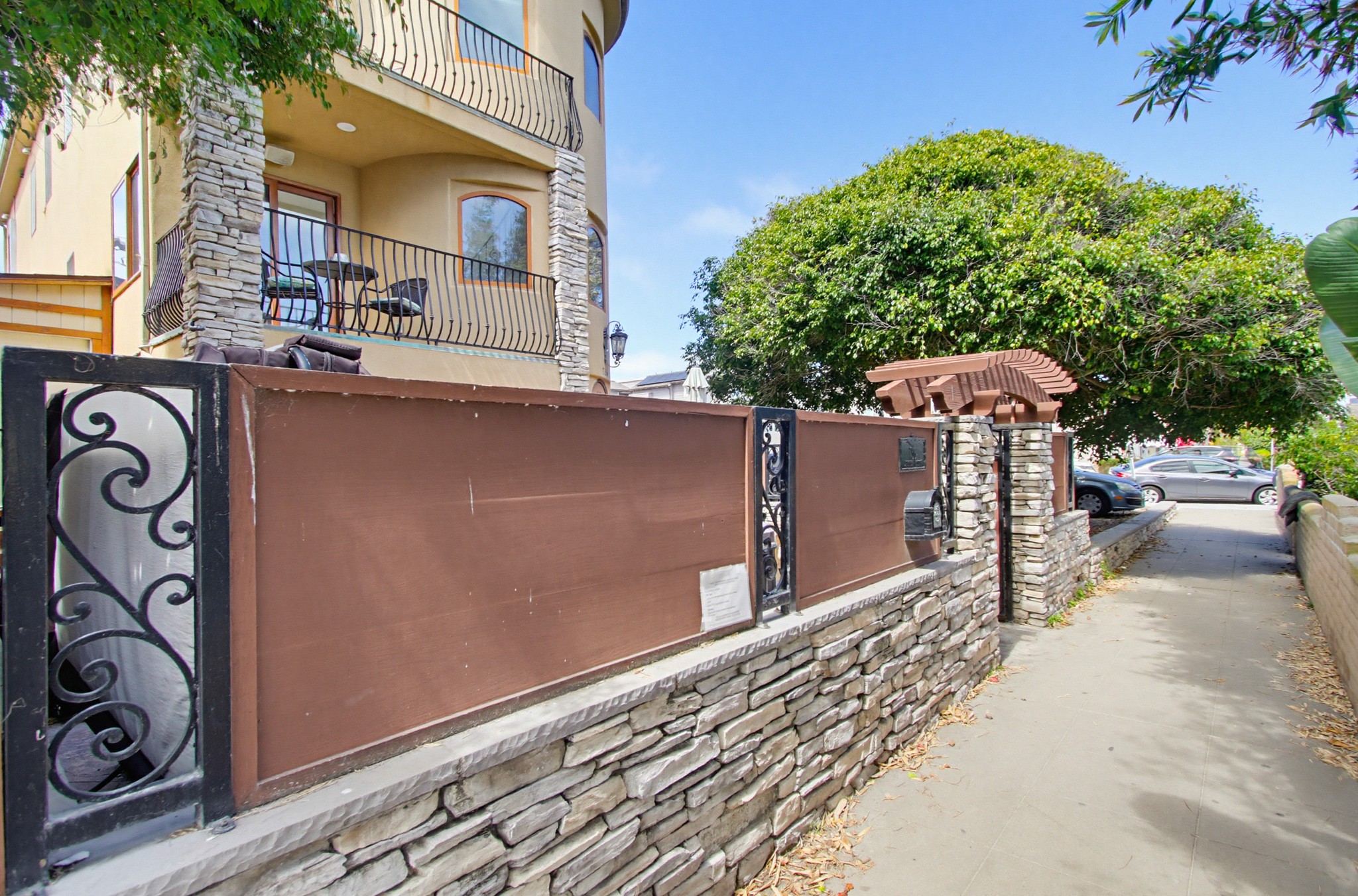 Virtual tour photo 3 of 106 for 756 Jamaica Ct