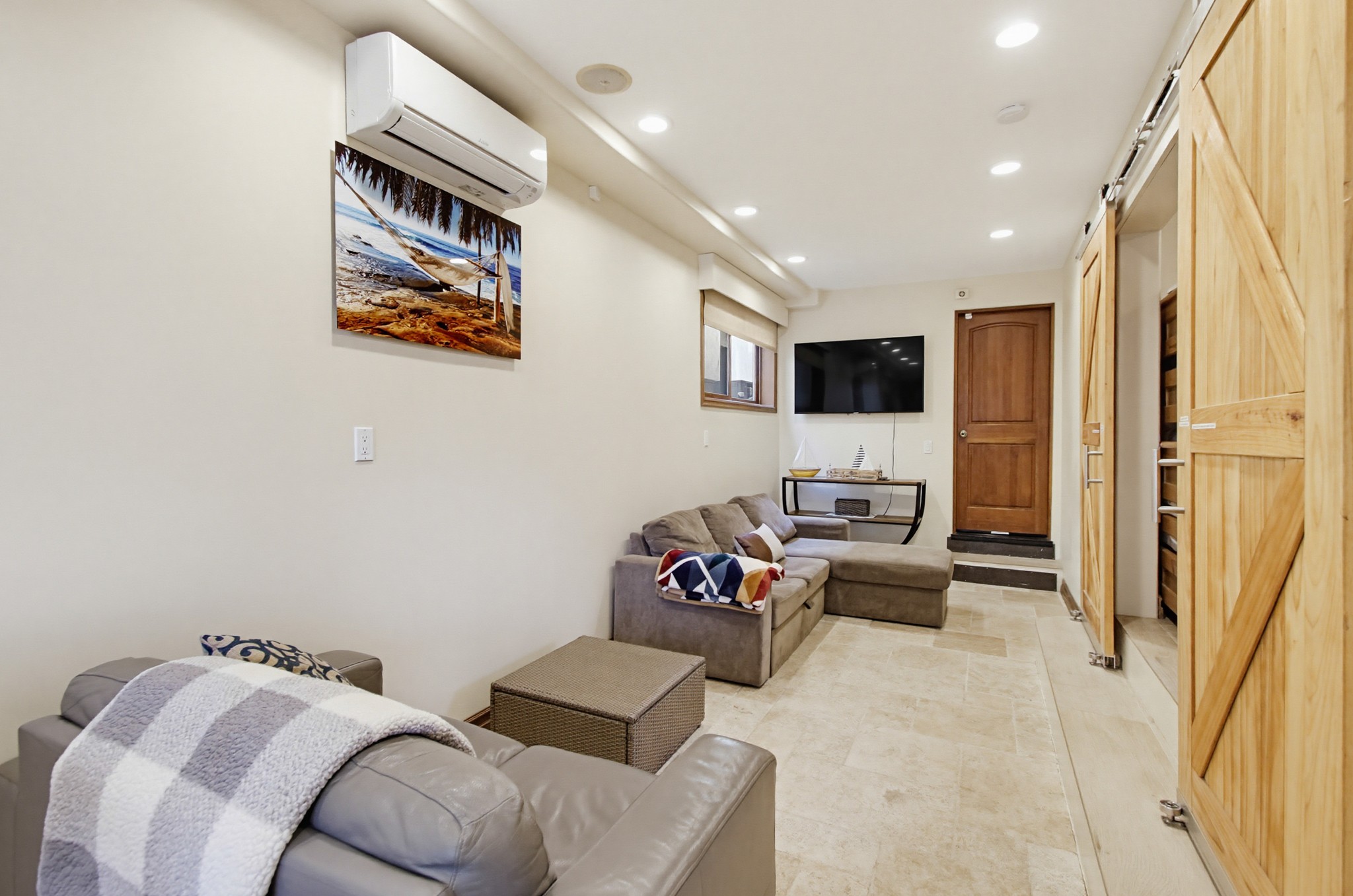Virtual tour photo 13 of 106 for 756 Jamaica Ct