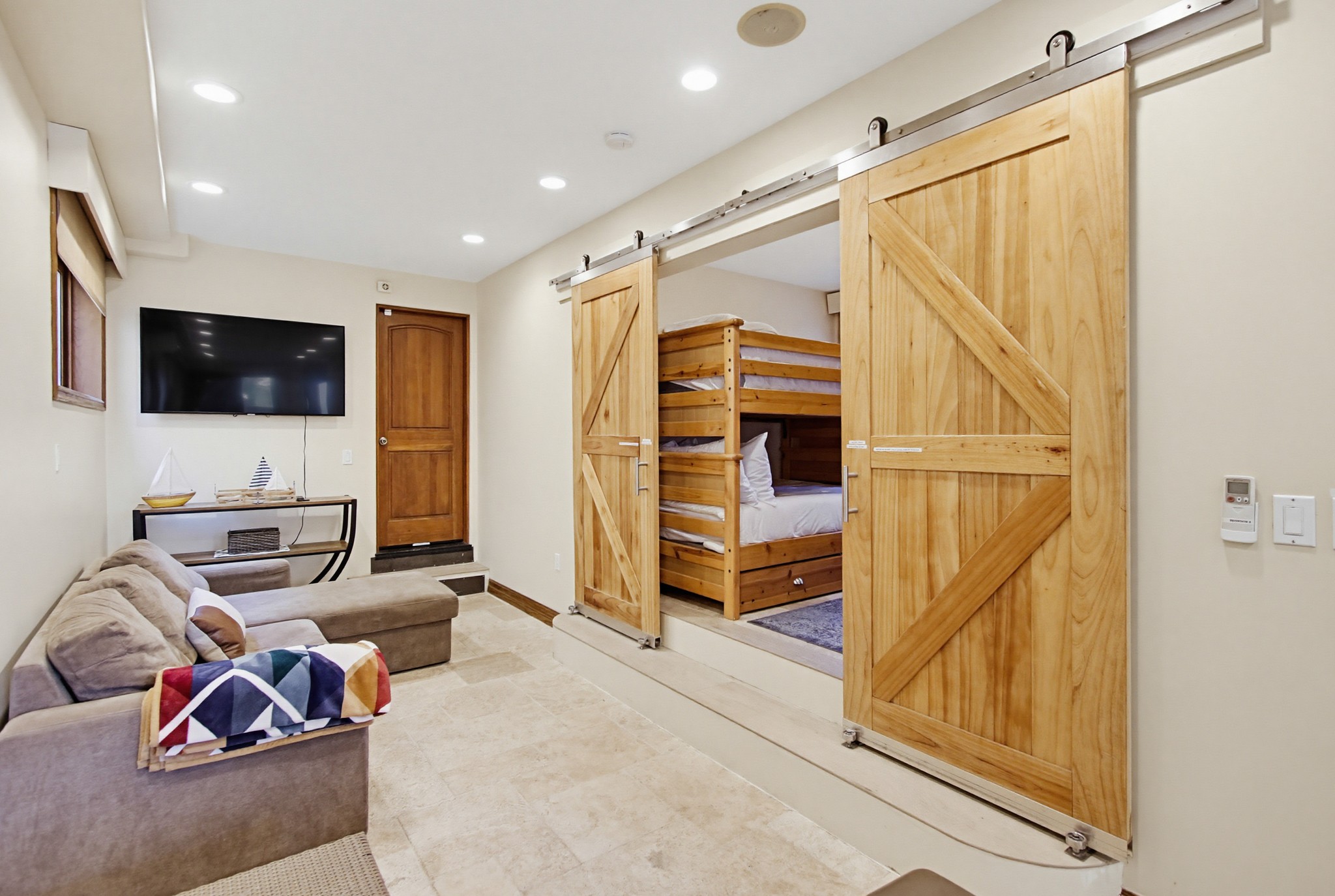 Virtual tour photo 14 of 106 for 756 Jamaica Ct