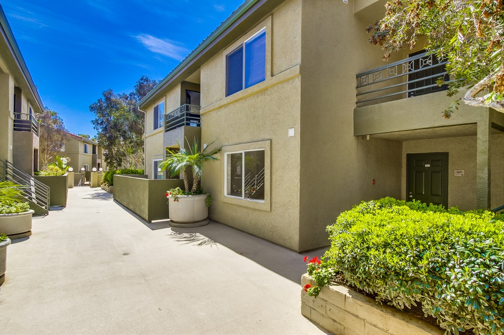 Virtual tour photo 27 of 35 for 7565 Charmant Drive #309