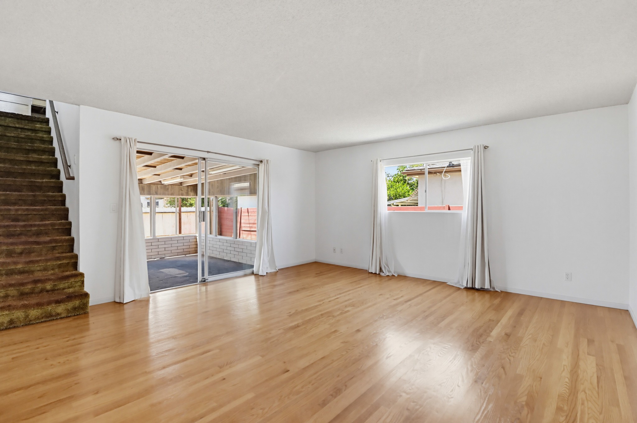 Virtual tour photo 7 of 48 for 772 Applewood Dr