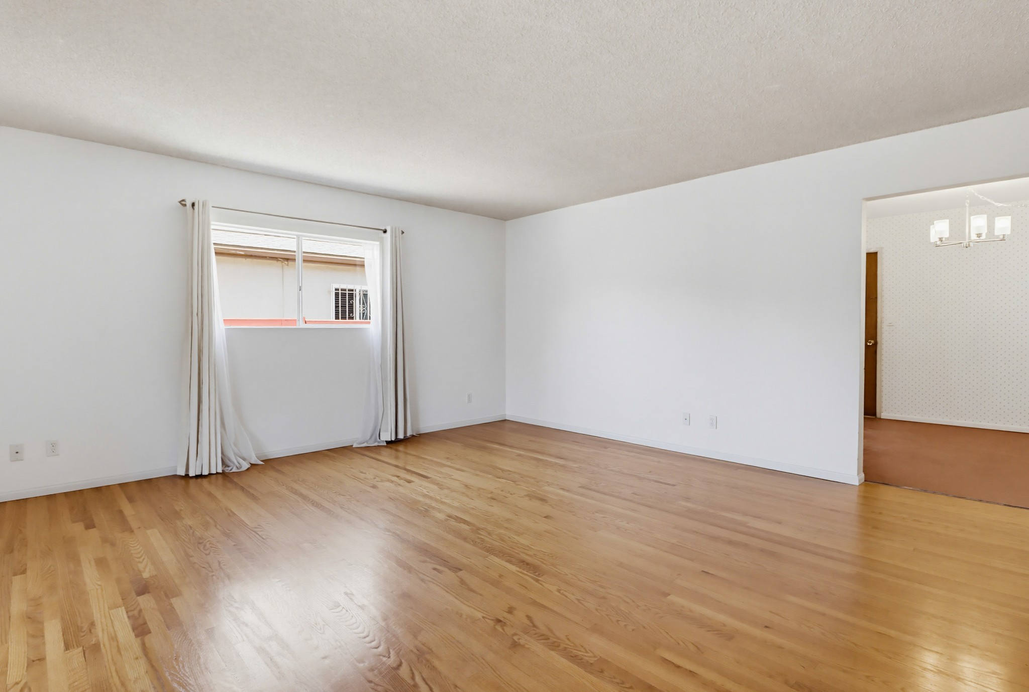 Virtual tour photo 8 of 48 for 772 Applewood Dr