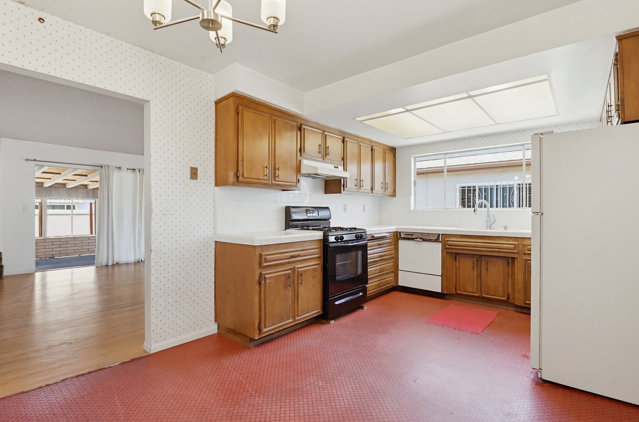 Virtual tour photo 10 of 48 for 772 Applewood Dr