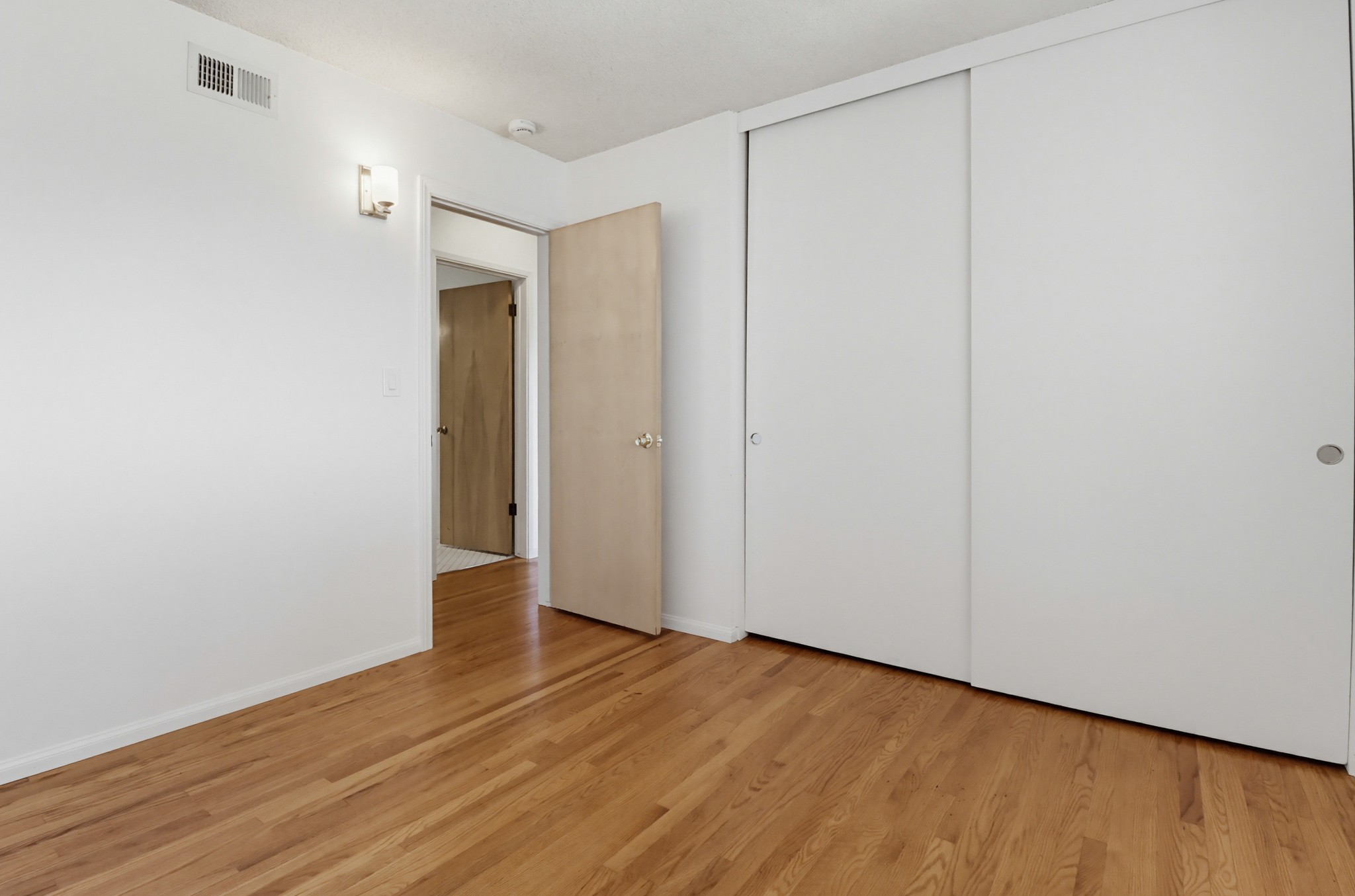 Virtual tour photo 17 of 48 for 772 Applewood Dr