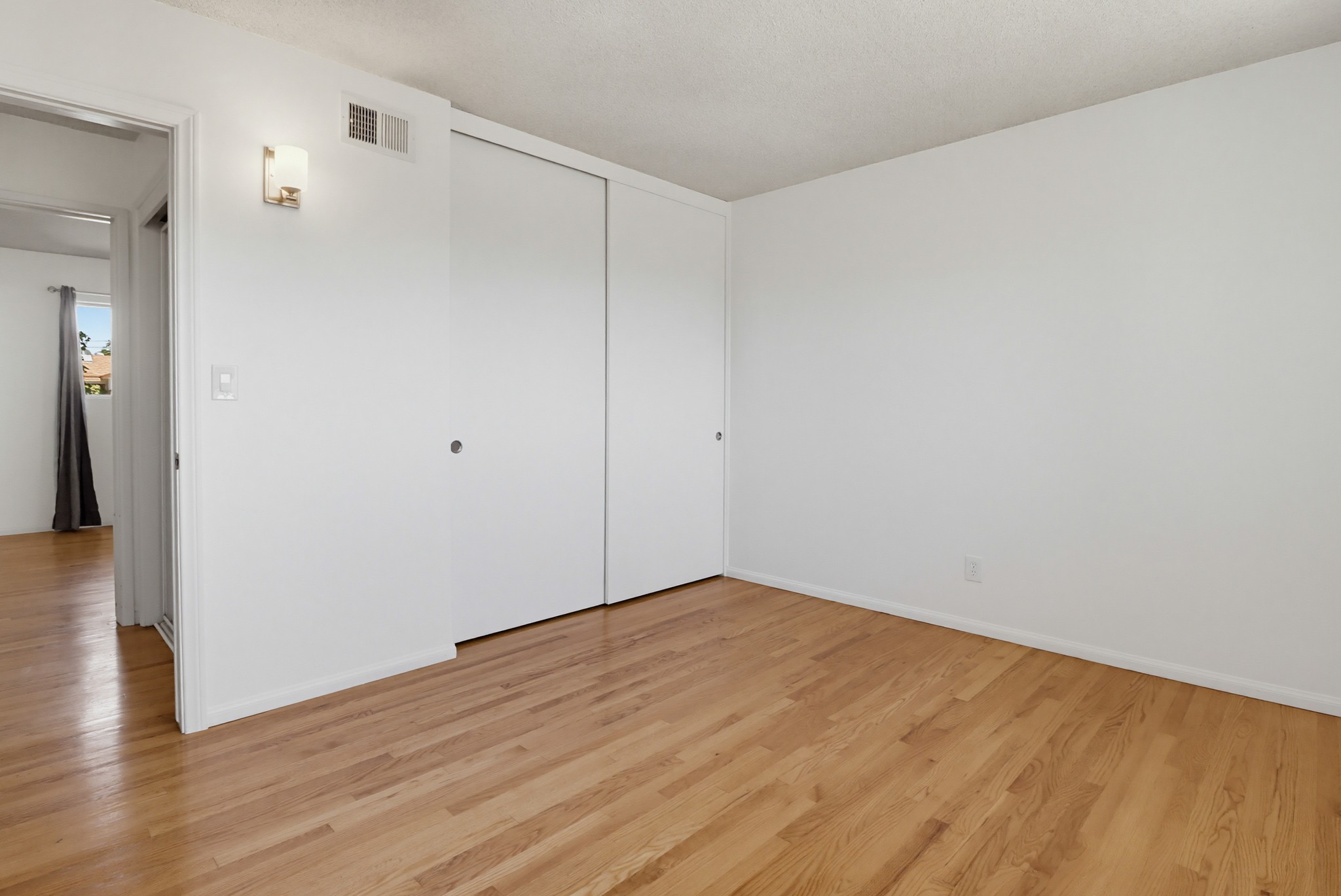 Virtual tour photo 19 of 48 for 772 Applewood Dr
