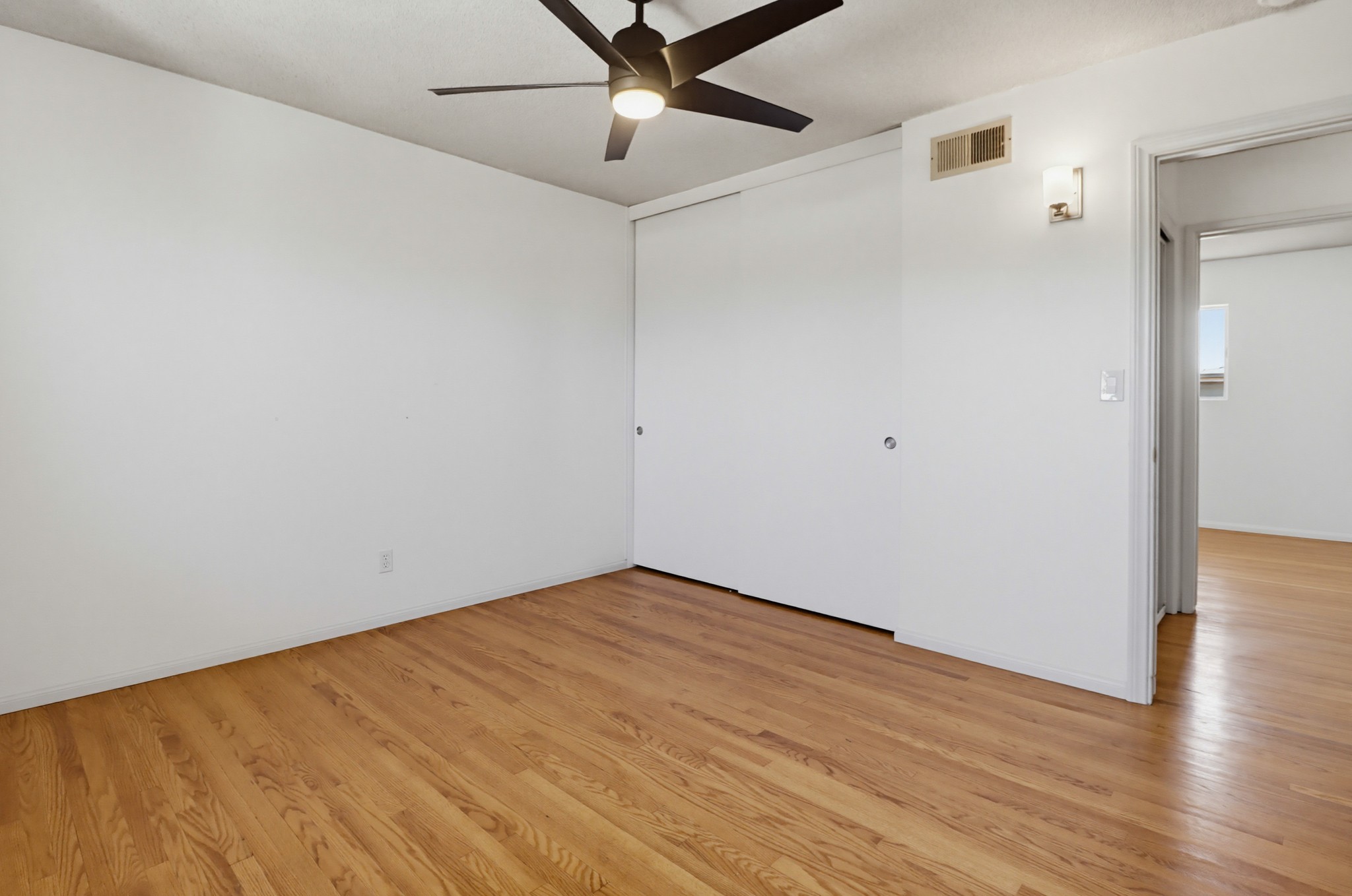Virtual tour photo 23 of 48 for 772 Applewood Dr