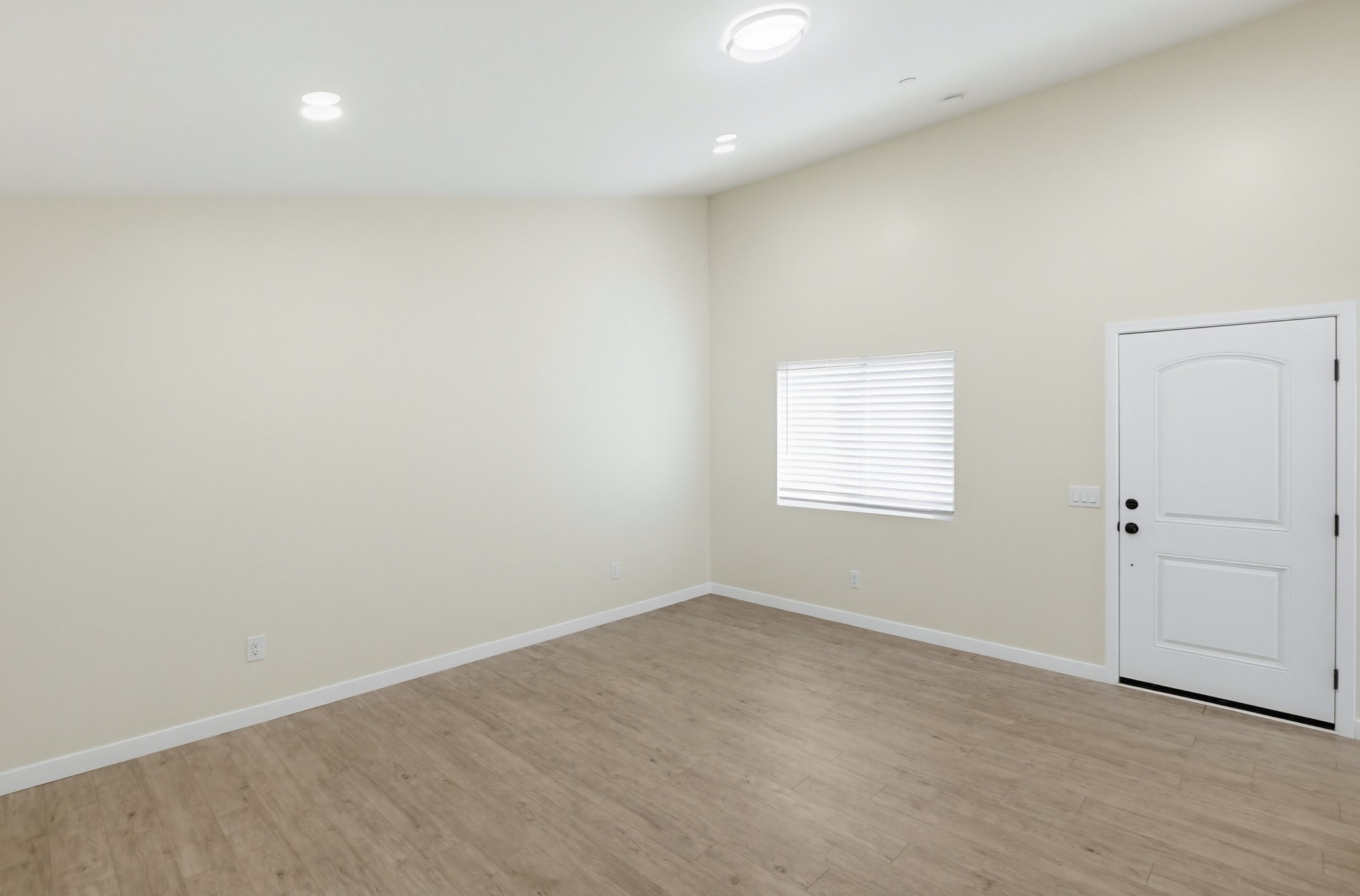 Virtual tour photo 8 of 34 for 772 N Alda Dr