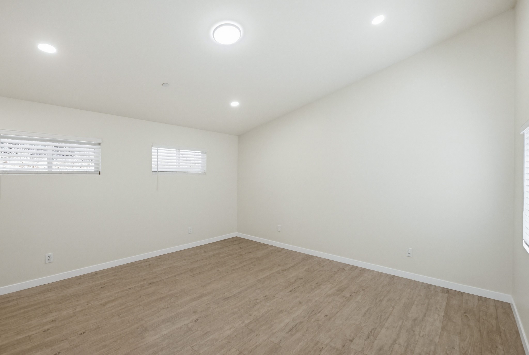 Virtual tour photo 14 of 34 for 772 N Alda Dr
