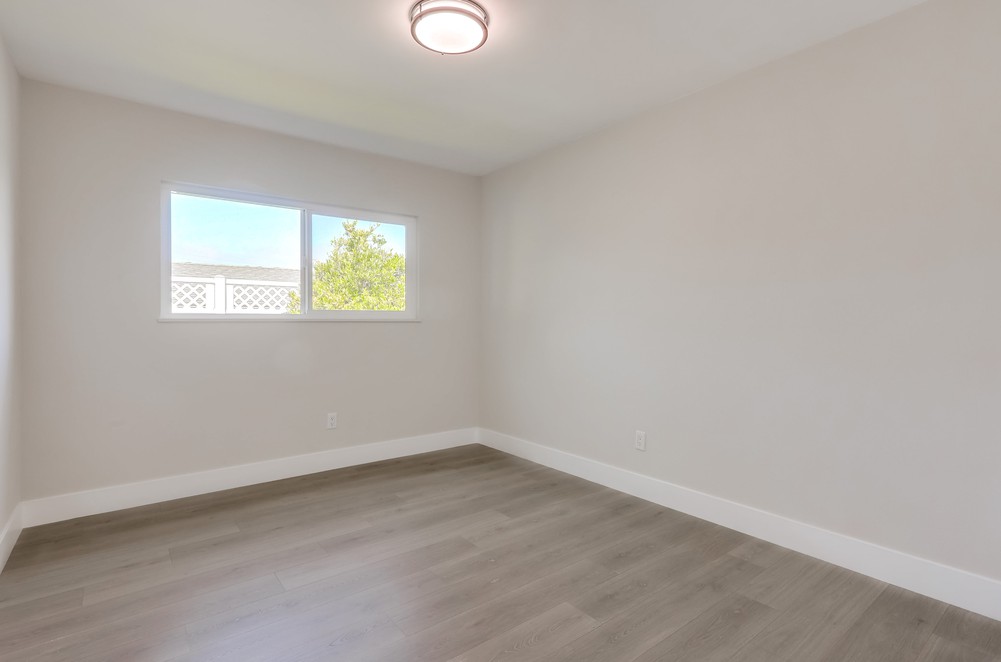 Virtual tour photo 17 of 32 for 7739 Lake Tahoe Ave