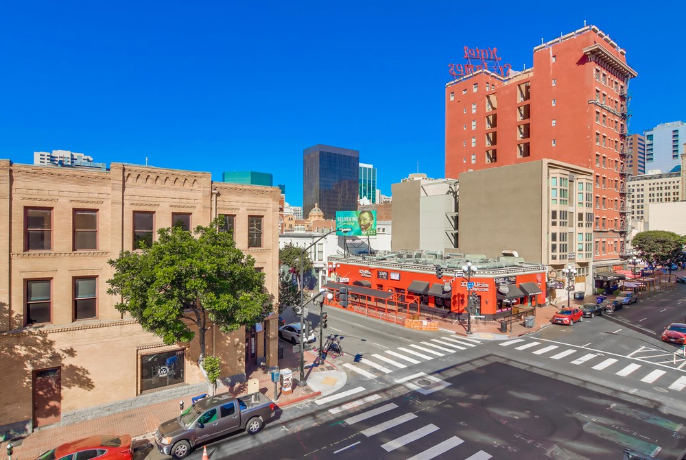Virtual tour photo 31 of 32 for 777 Sixth Ave