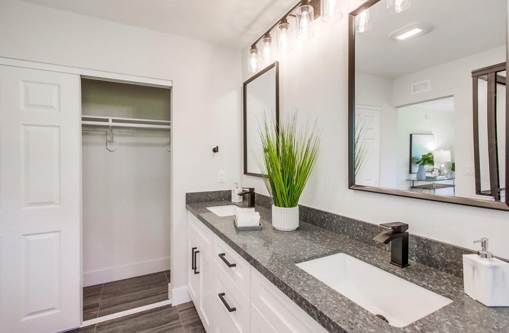 Virtual tour photo 32 of 61 for 7772 Cedar Lake Ave