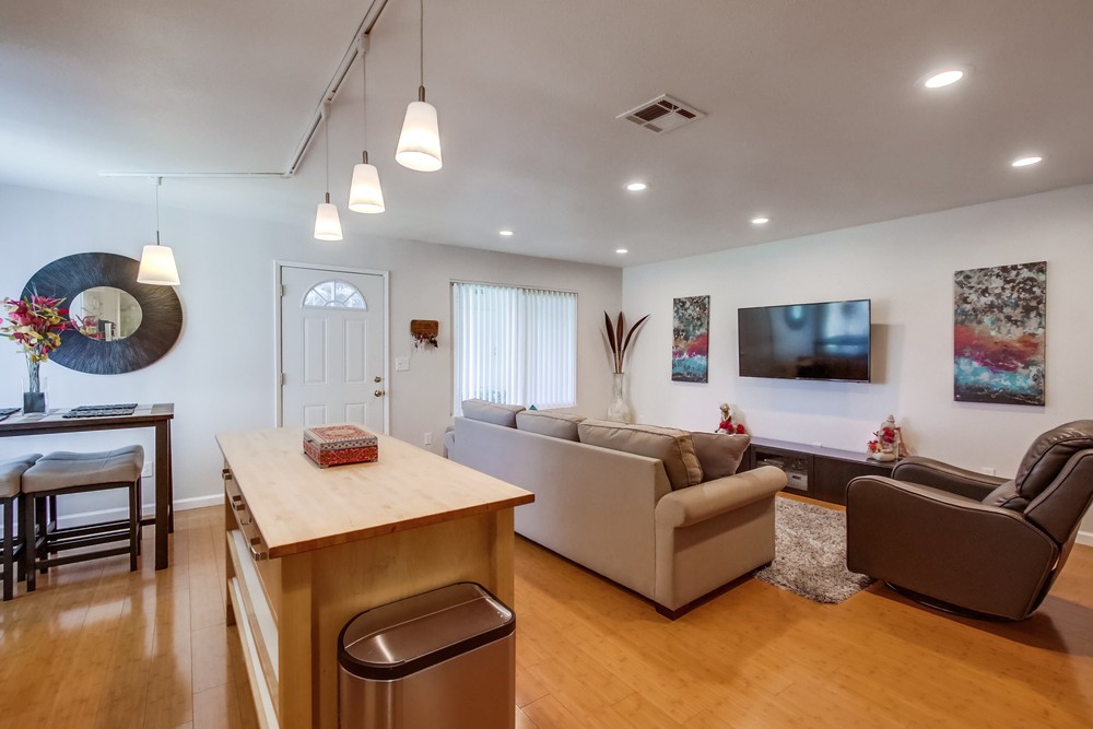 Virtual tour photo 11 of 24 for 7845 Camino Glorita