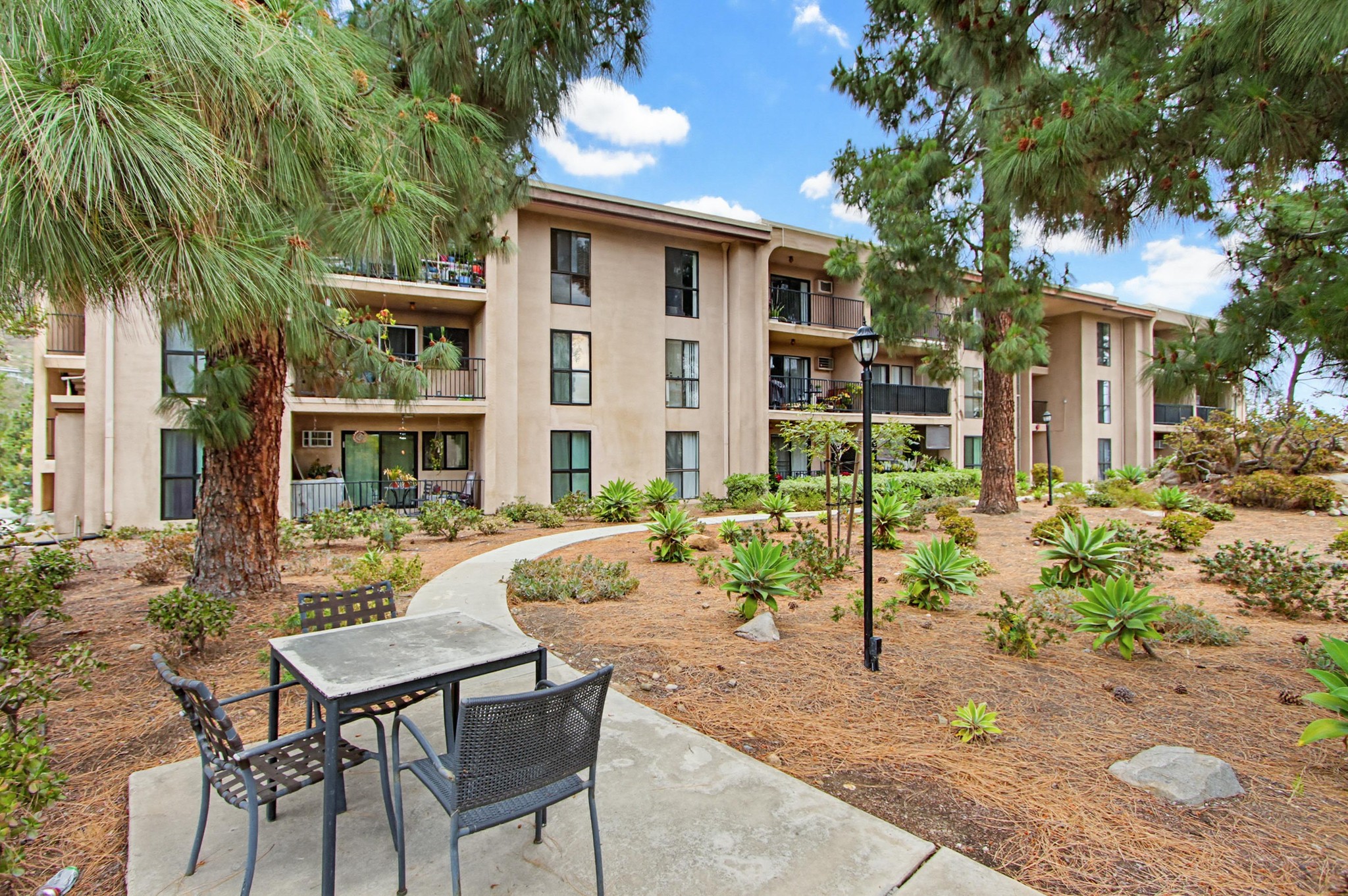 Virtual tour photo 4 of 31 for 7858 Cowles Mountain Ct