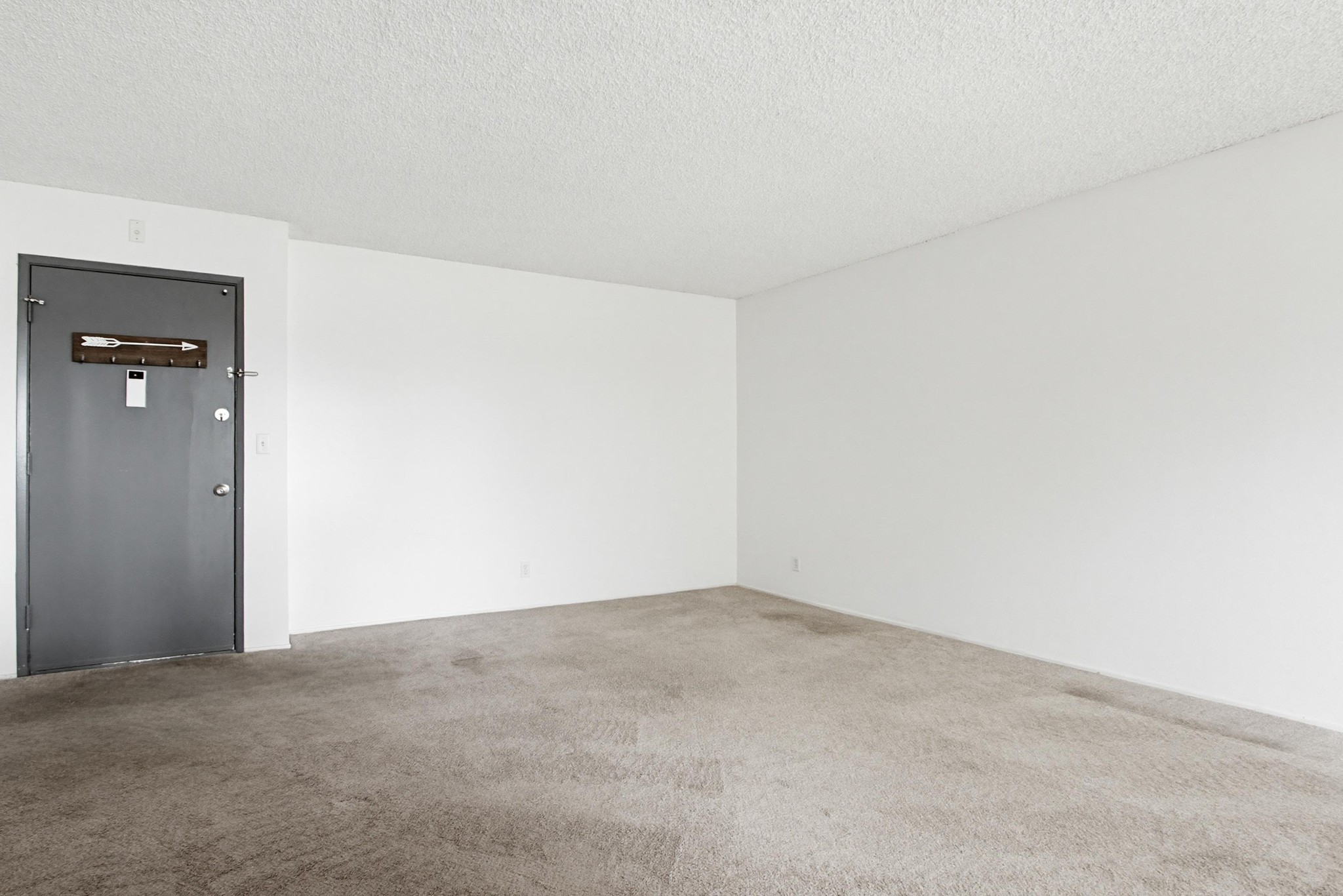 Virtual tour photo 10 of 31 for 7858 Cowles Mountain Ct