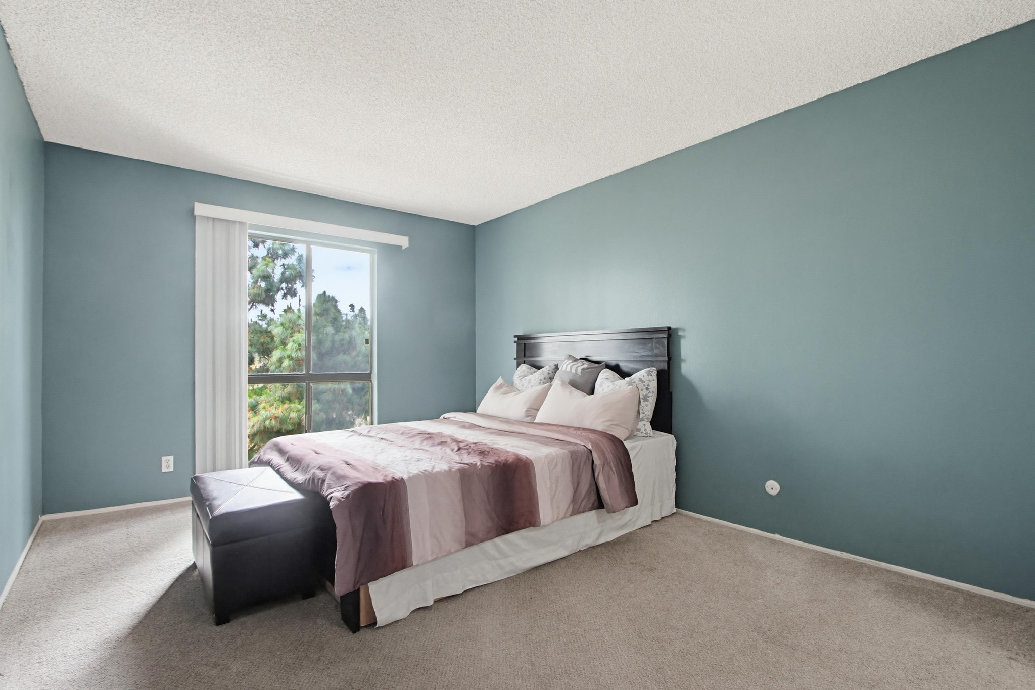 Virtual tour photo 18 of 31 for 7858 Cowles Mountain Ct