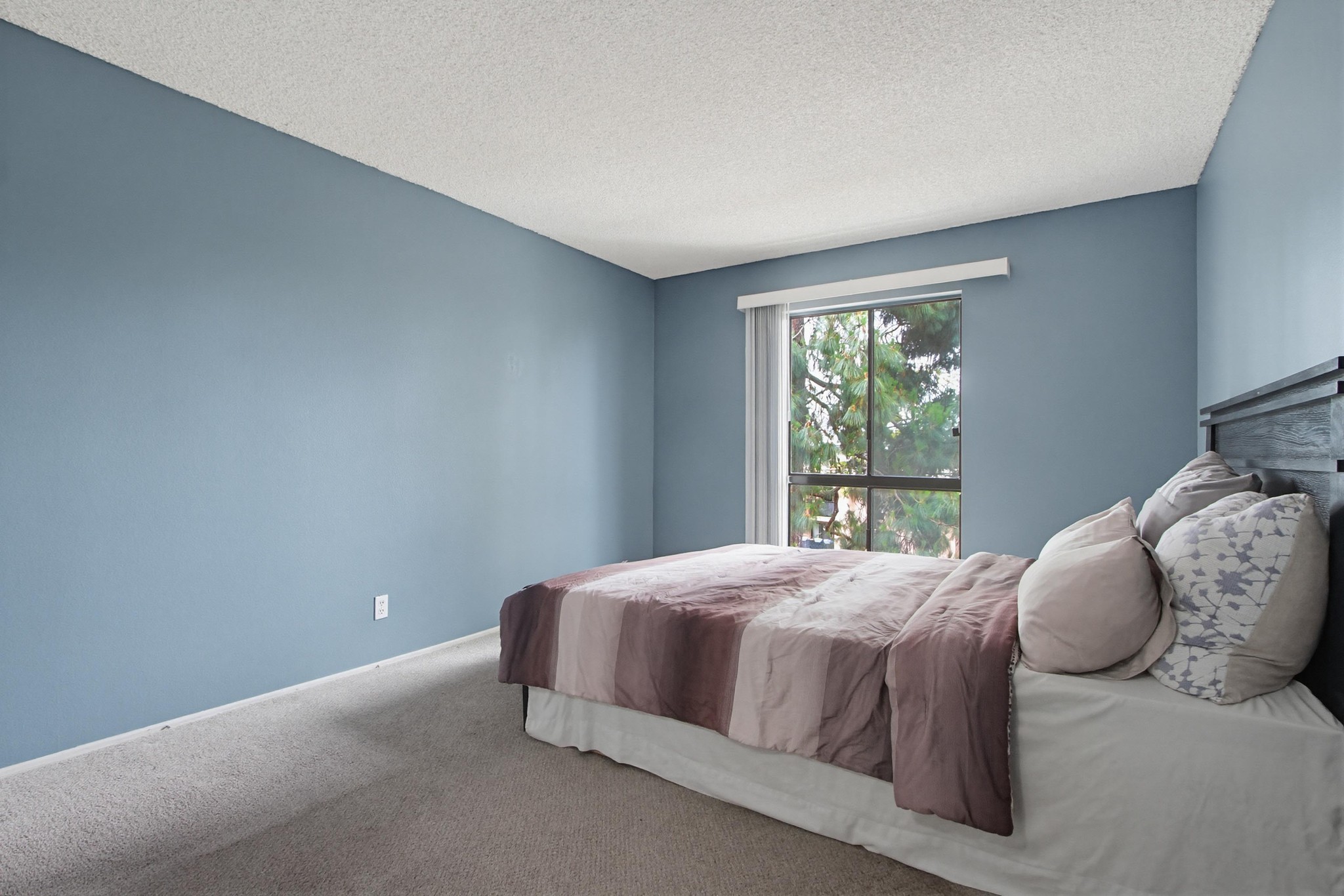 Virtual tour photo 19 of 31 for 7858 Cowles Mountain Ct