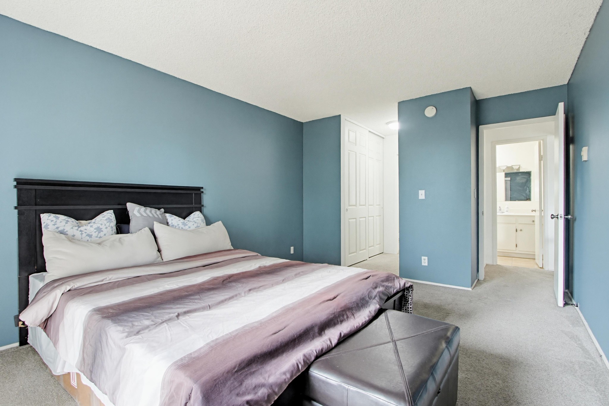 Virtual tour photo 20 of 31 for 7858 Cowles Mountain Ct