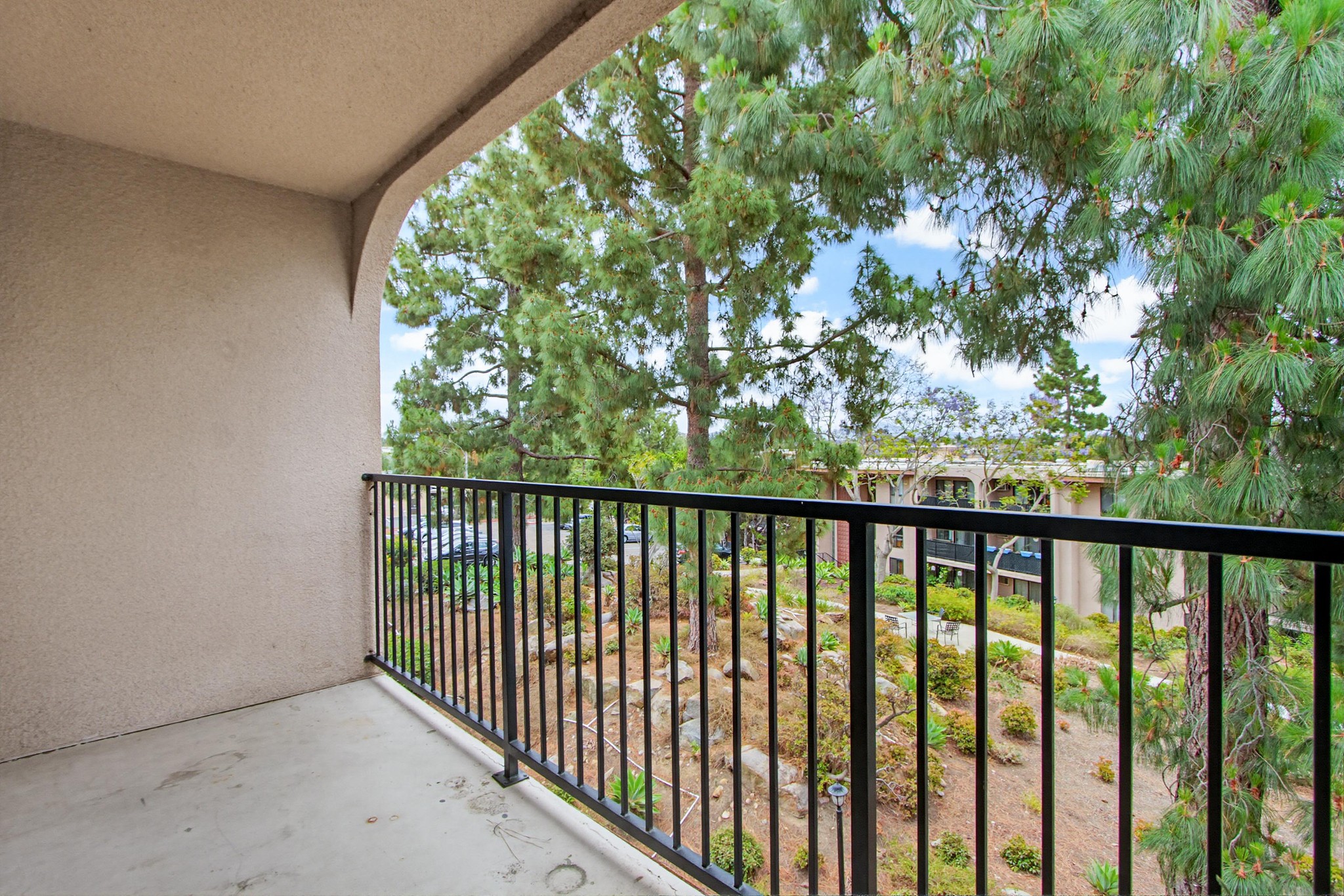 Virtual tour photo 26 of 31 for 7858 Cowles Mountain Ct
