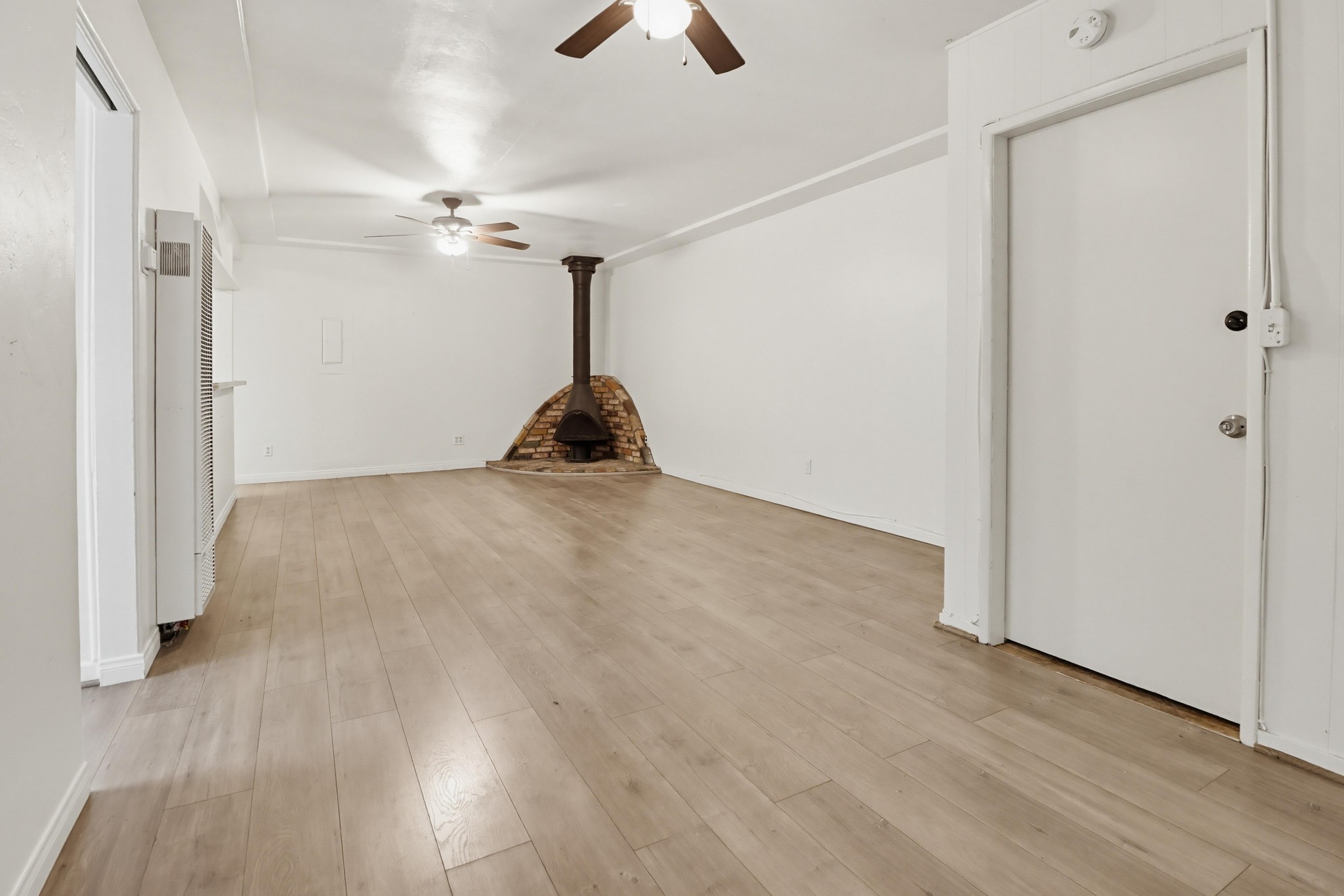 Virtual tour photo 10 of 39 for 7870 Broadway