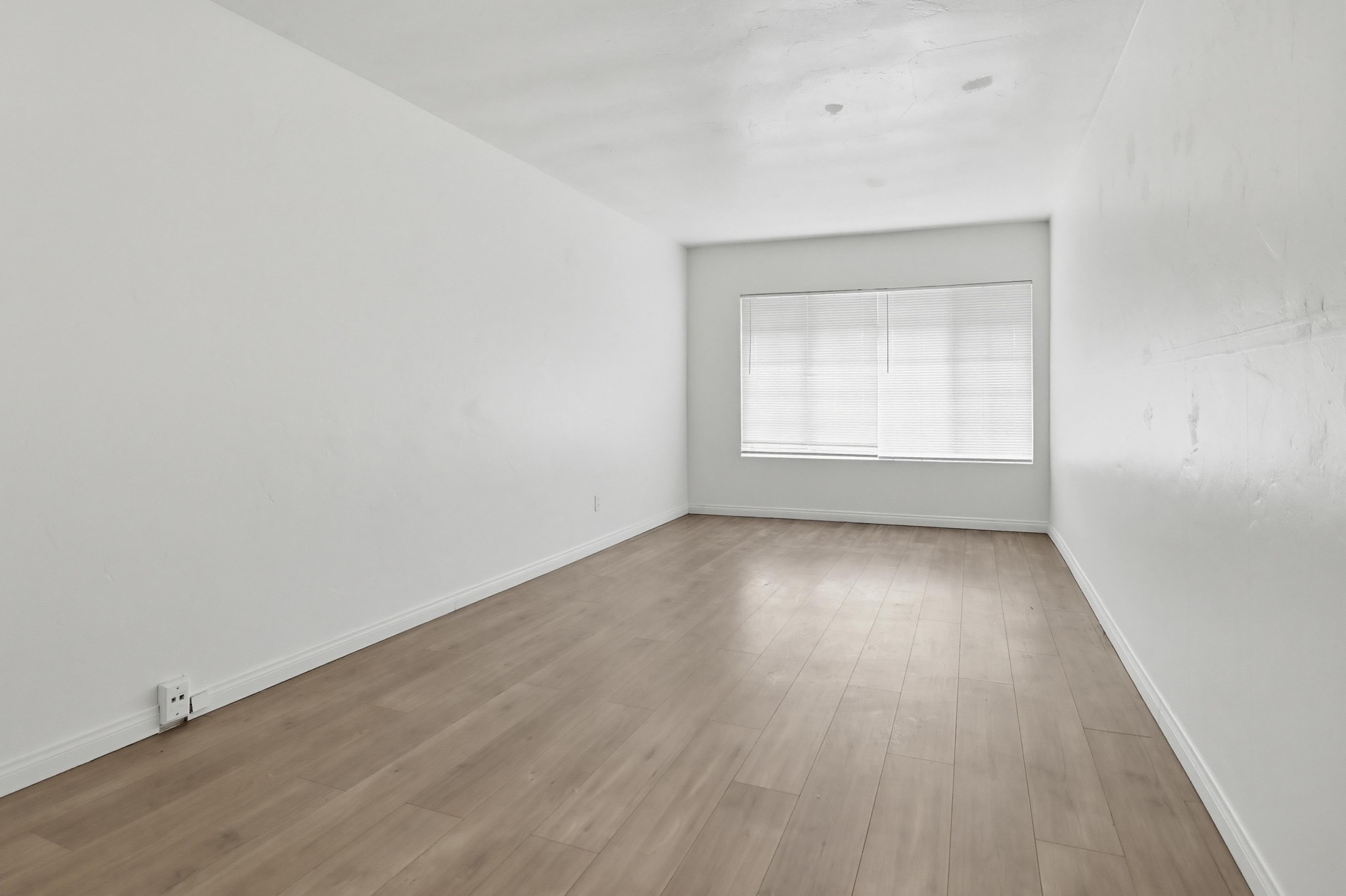 Virtual tour photo 14 of 39 for 7870 Broadway