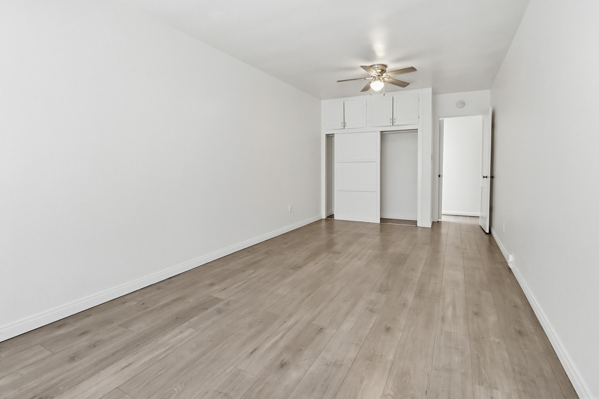 Virtual tour photo 16 of 39 for 7870 Broadway