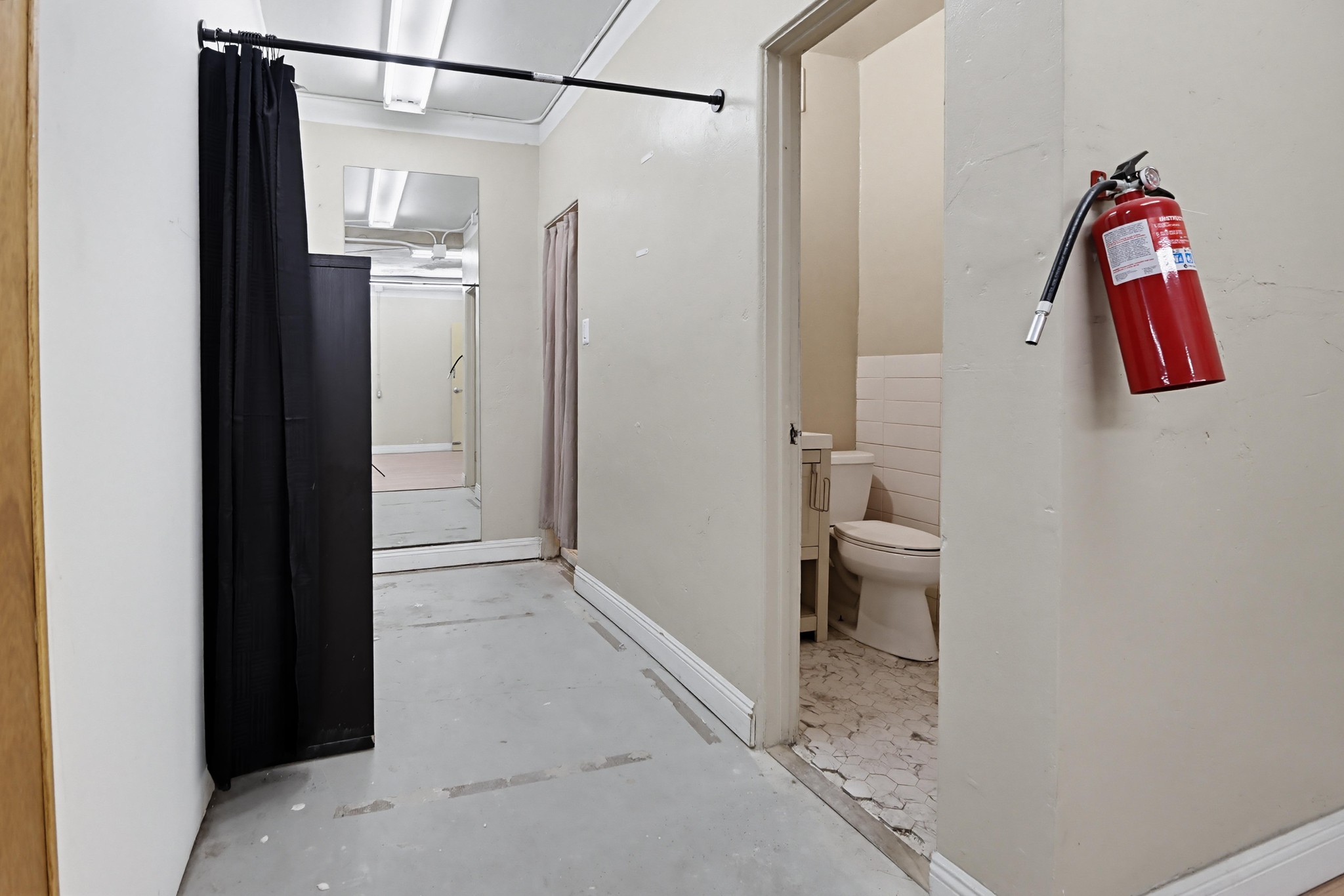 Virtual tour photo 25 of 39 for 7870 Broadway