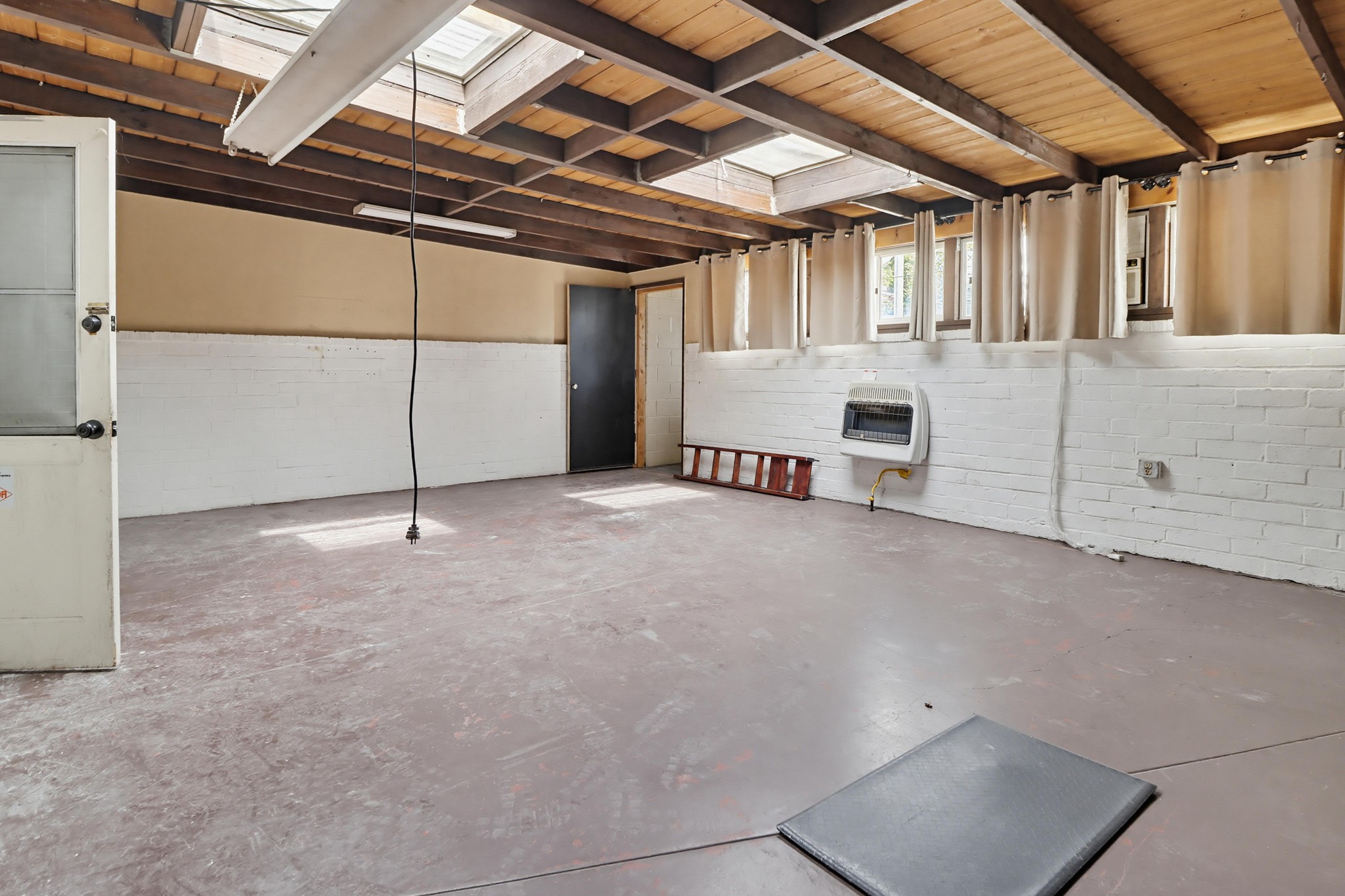 Virtual tour photo 29 of 39 for 7870 Broadway