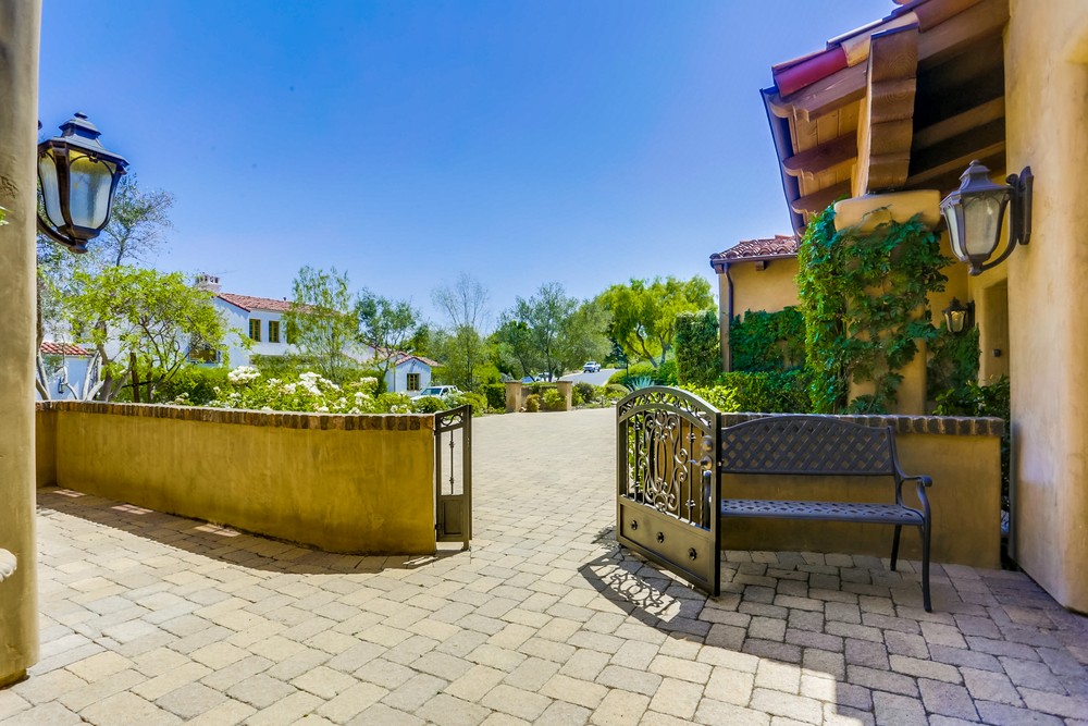 Virtual tour photo 10 of 114 for 7890 Coconut Grove Ct