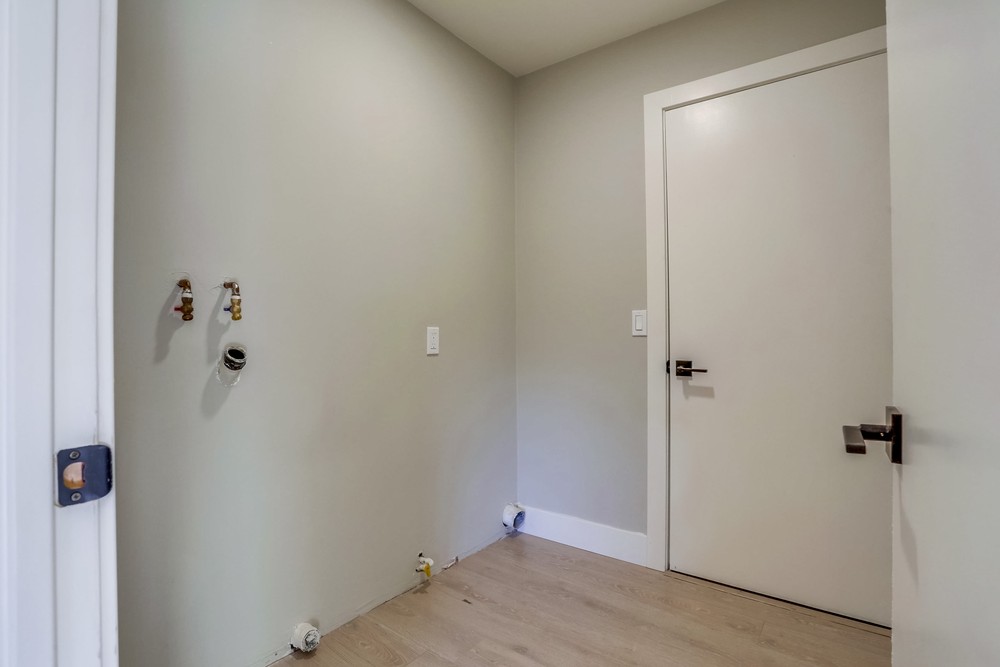Virtual tour photo 29 of 33 for 7926 Flanders Dr