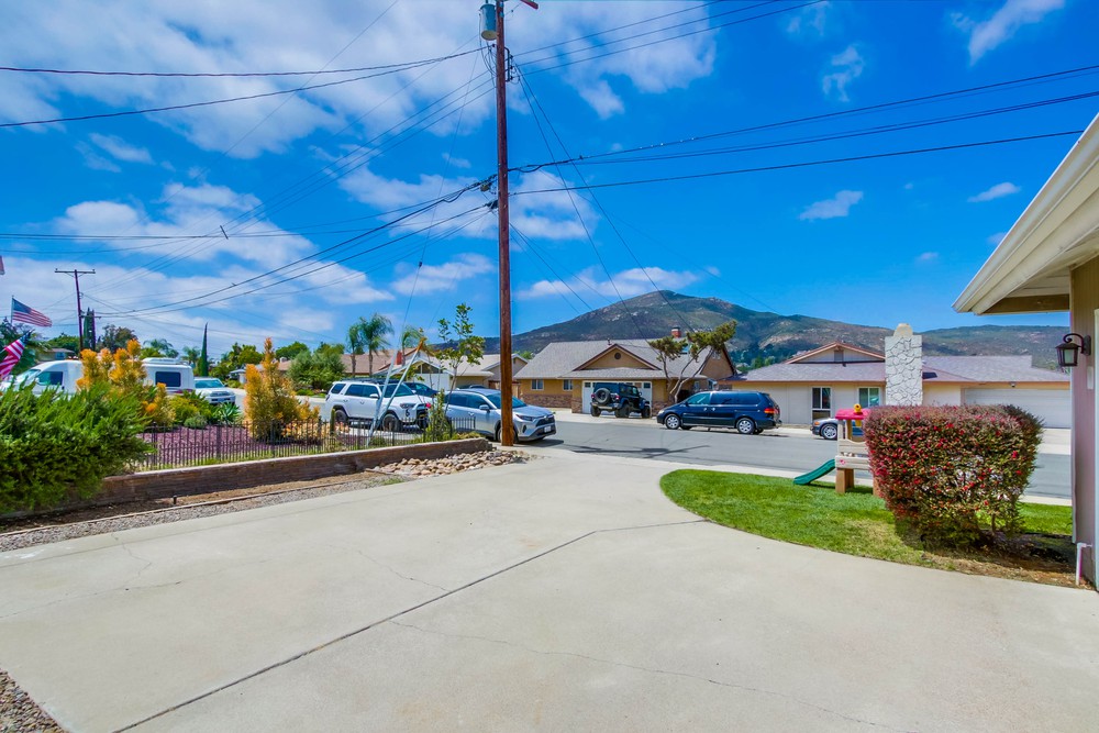 Virtual tour photo 5 of 37 for 7943 June Lake Dr