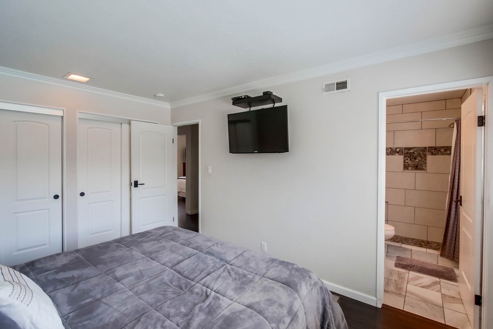 Virtual tour photo 22 of 37 for 7943 June Lake Dr